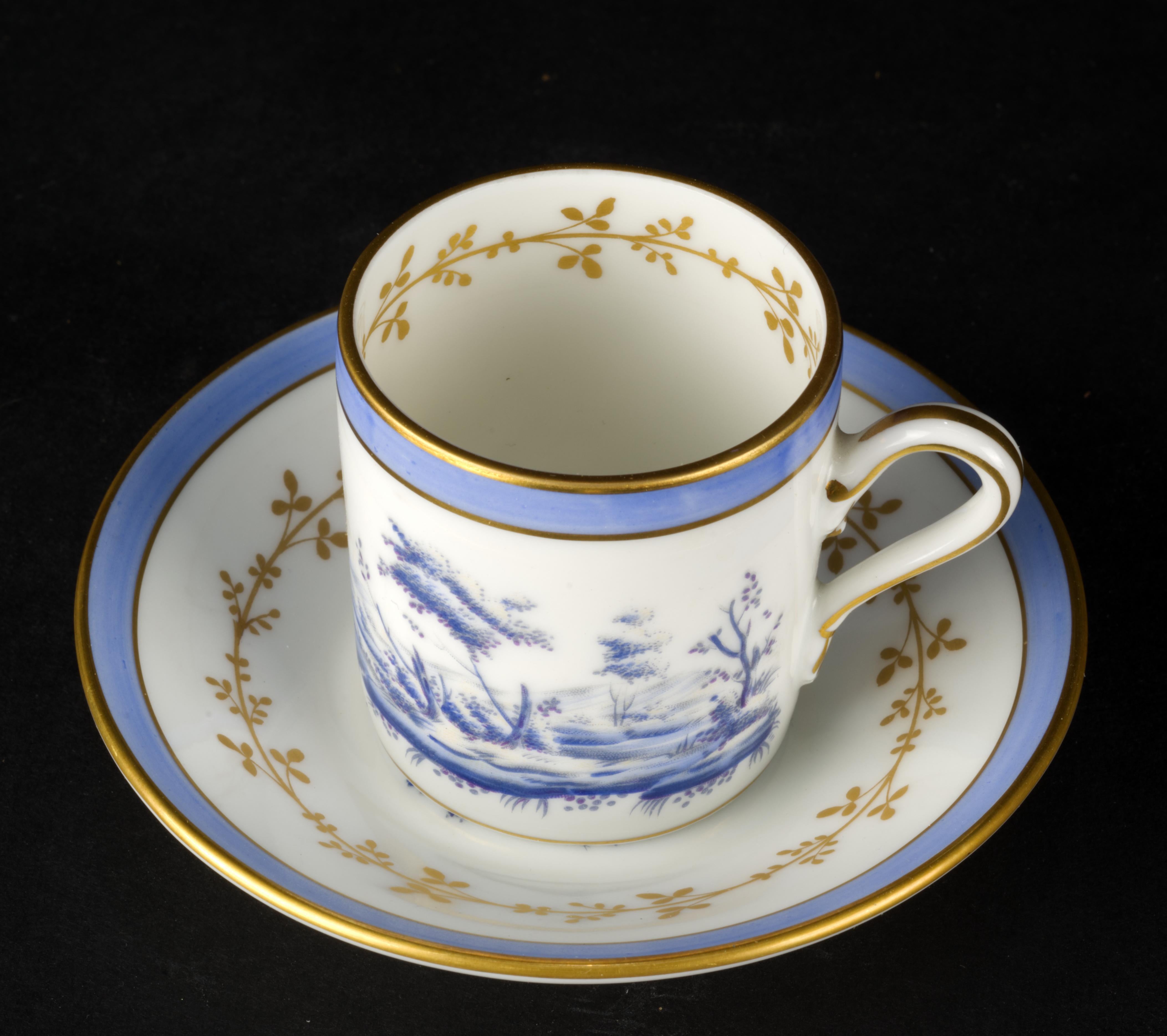 Rare Richard Ginori Italy Pastorale Landscape White Blue Gold Demitasse  In Good Condition For Sale In Clifton Springs, NY