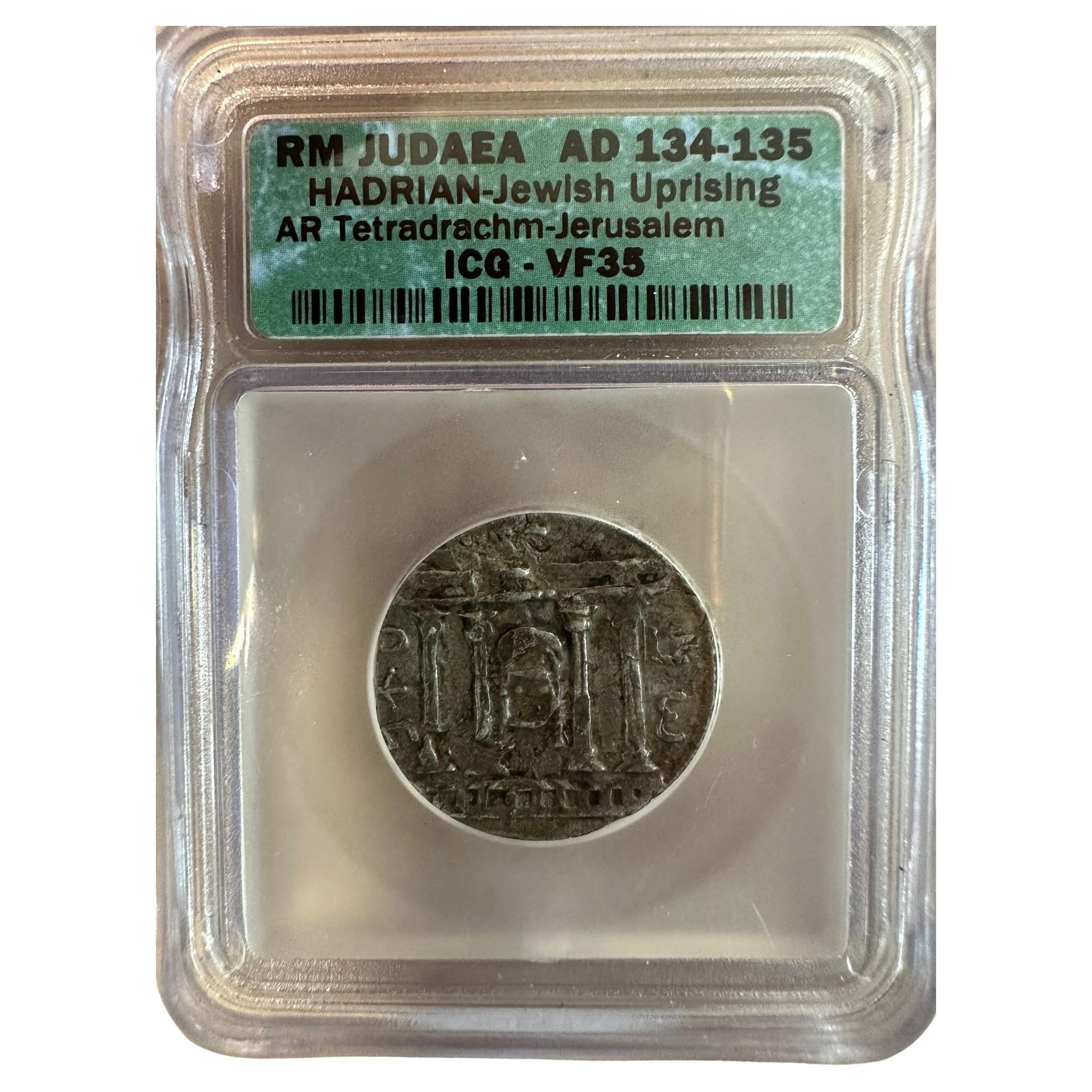 Si tratta di un tetradramma d'argento della provincia romana, raro e storicamente significativo, coniato a Gerusalemme nel 134-135 d.C., sotto il governo dell'imperatore Adriano. Coniata al culmine della Rivolta di Bar Kokhba - la seconda grande