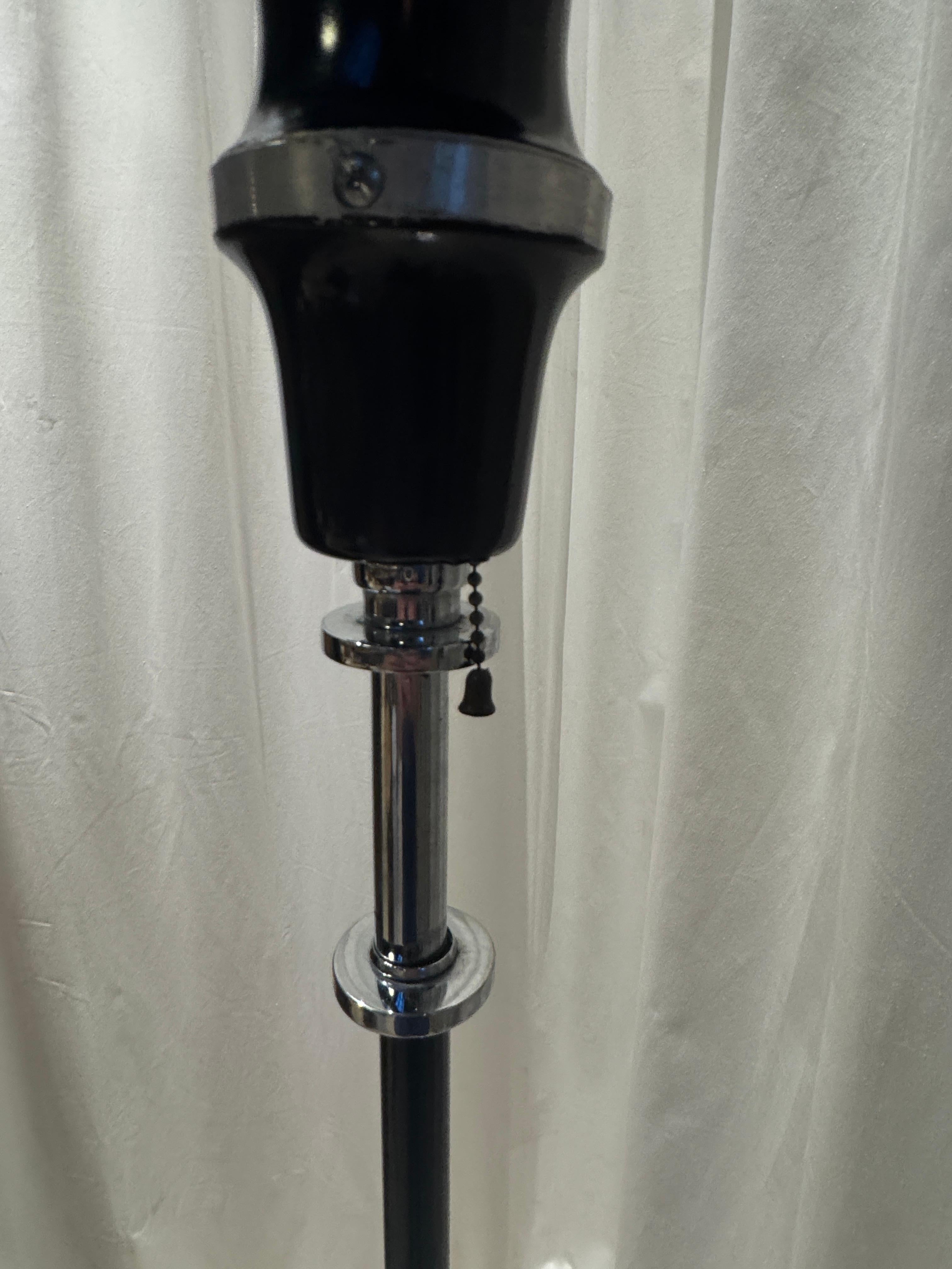 Art Déco Rara lampada da terra RMC Model 795 Art Deco Machin in smalto nero in vendita