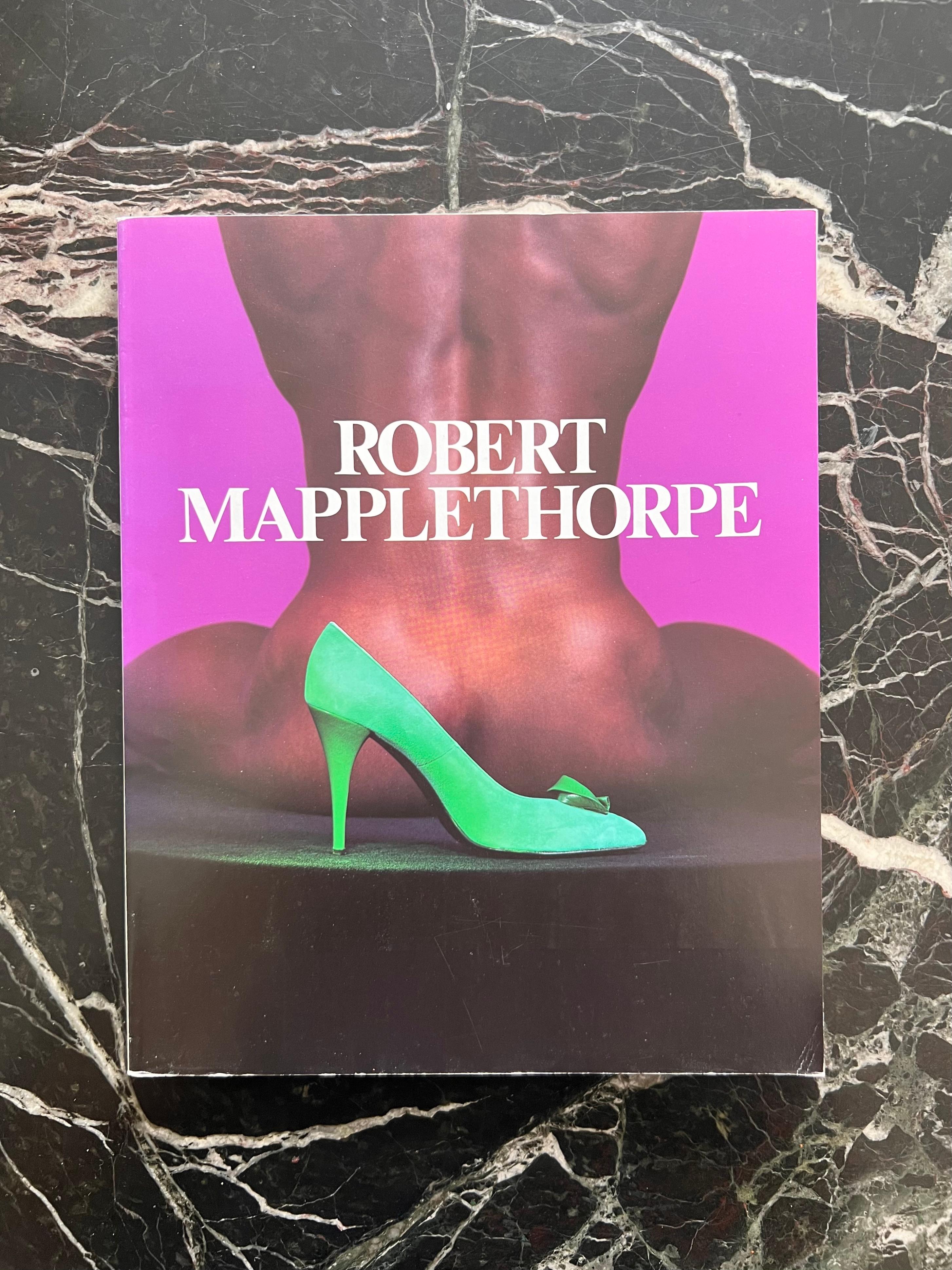 Livre de table Robert Mapplethorpe, anglais et japonais, couverture tendue 1987  Bon état - En vente à View Park, CA