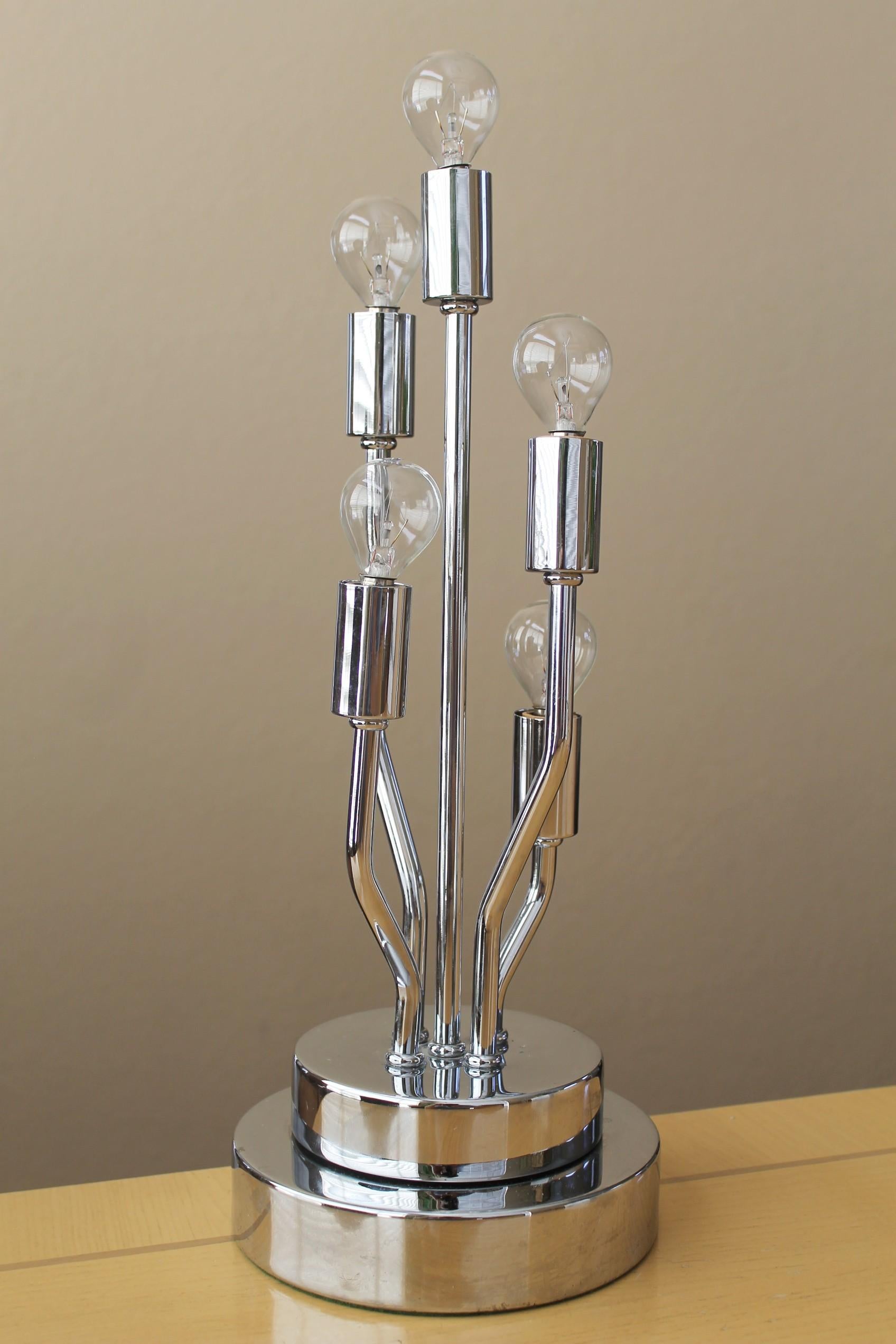 Mid-Century moderno Rara lampada da tavolo cromata Robert Sonneman! Illuminazione iconica del Mid Century 1960 in vendita