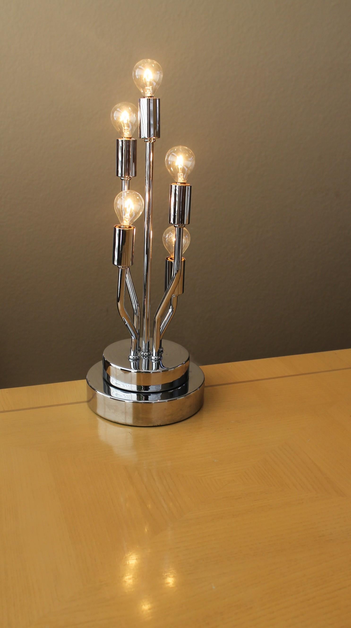 Rara lampada da tavolo cromata Robert Sonneman! Illuminazione iconica del Mid Century 1960 In condizioni buone in vendita a Peoria, AZ