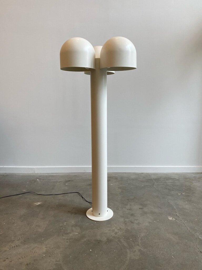 A rare Robert Sonneman post-modern floor lamp recently refurbished. This light gives off a radiant and warm glow created by the three sculpted metal shades. The finish was originally chrome updated to a professionally powder-coated creme.