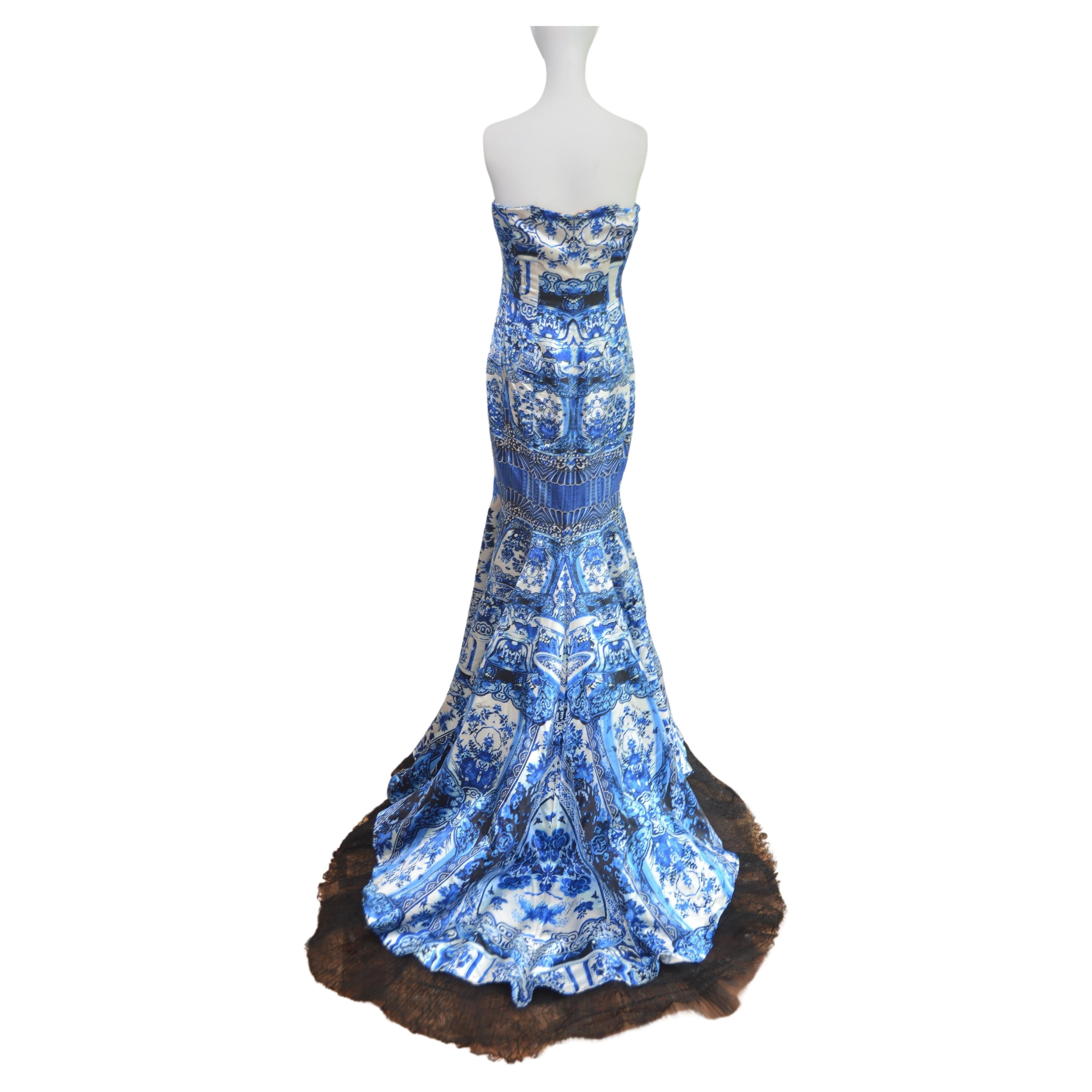 Rare Roberto Cavalli Ming Porcelain Printed Silk Corseted Evening Dress FW 2005 In Good Condition In New York, NY