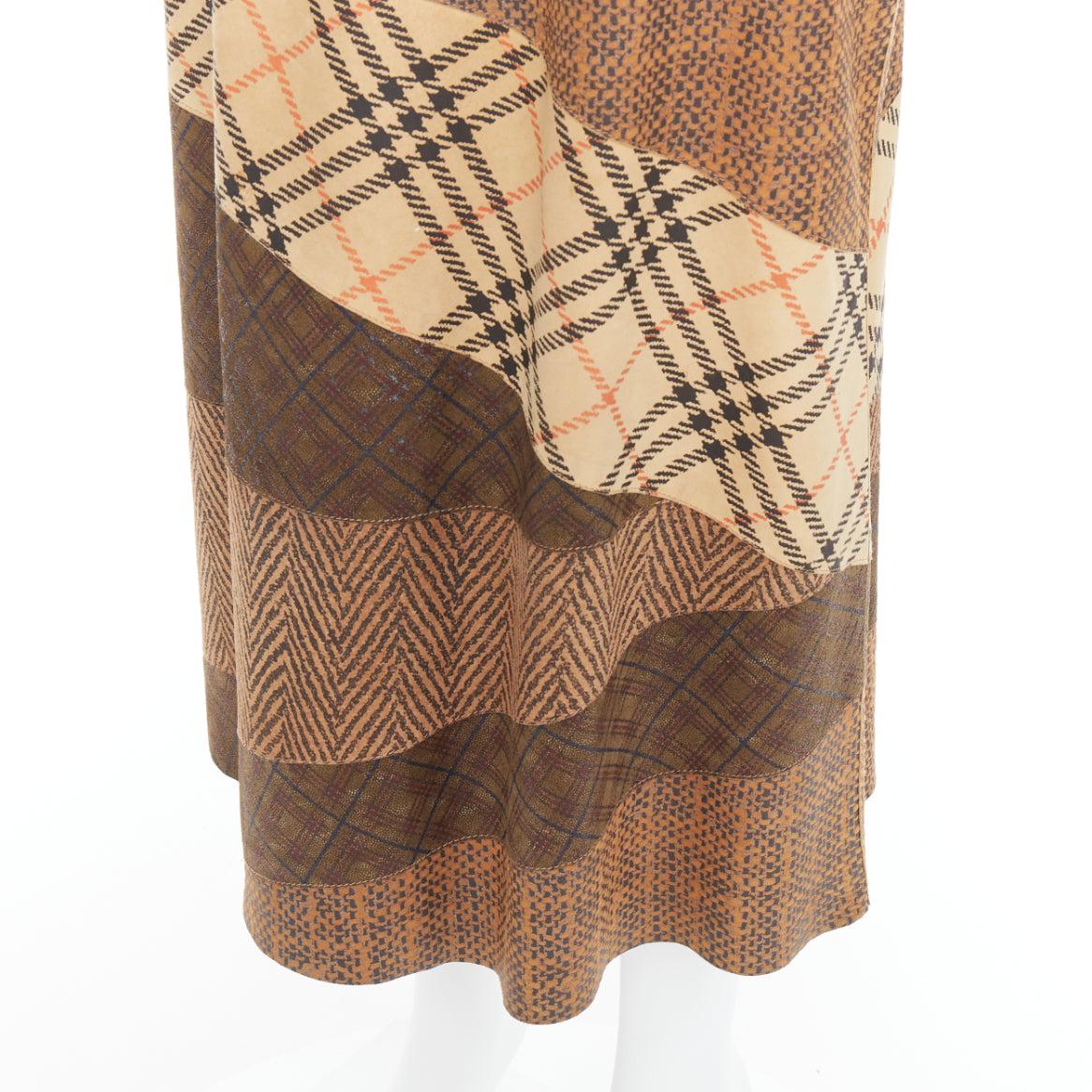 rare ROBERTO CAVALLI Vintage mixed fabric printed leather patchwork midi skirt XS
Reference: TGAS/E00618
Brand: Roberto Cavalli
Material: Leather
Color: Brown, Beige
Pattern: Multi
Closure: Zip
Extra Details: Back zip.
Made in: