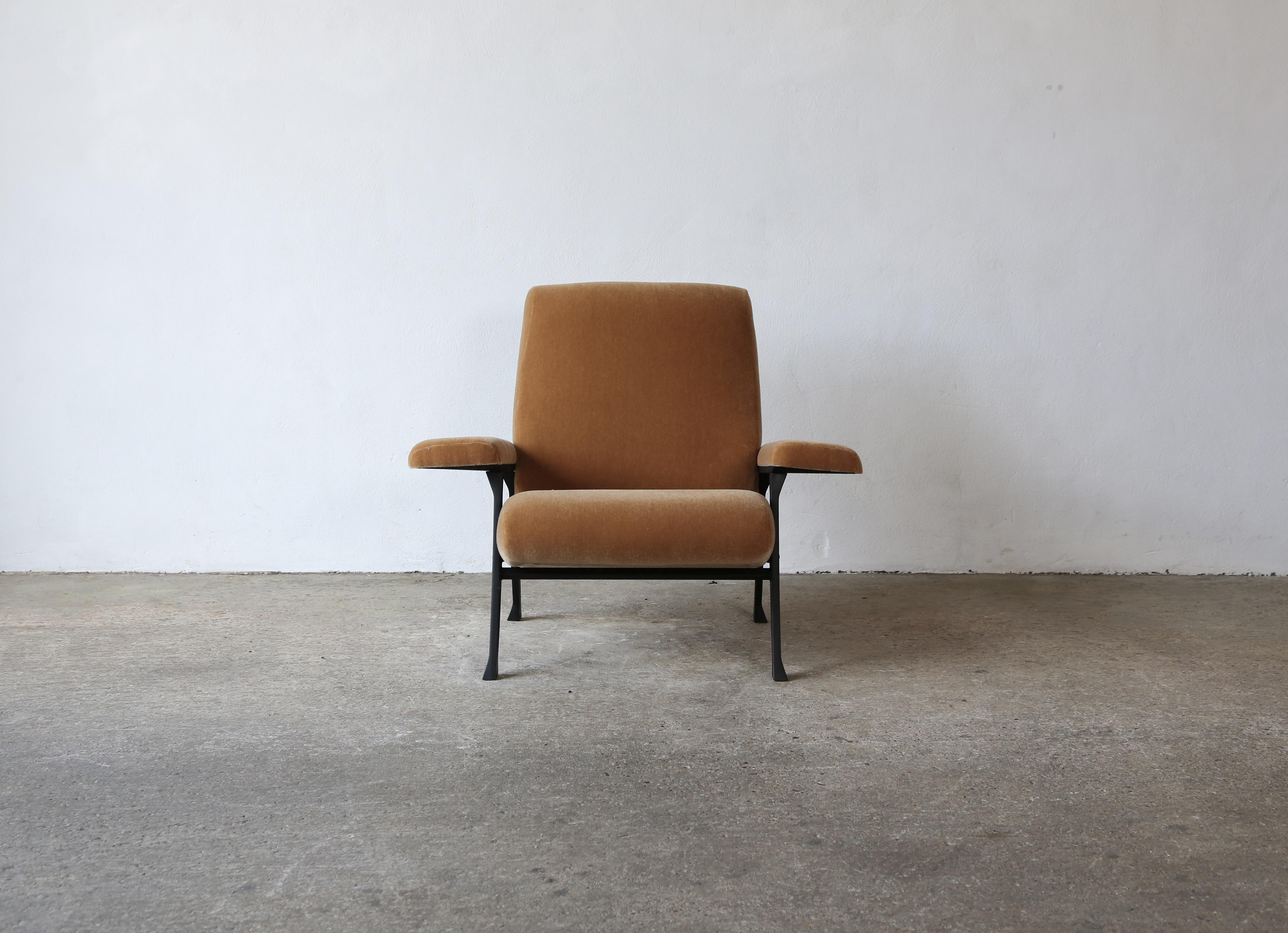 Mid-Century Modern Rare Roberto Menghi Hall Chair, Arflex, Italy, 1950s, Upholstered in Pure Mohair