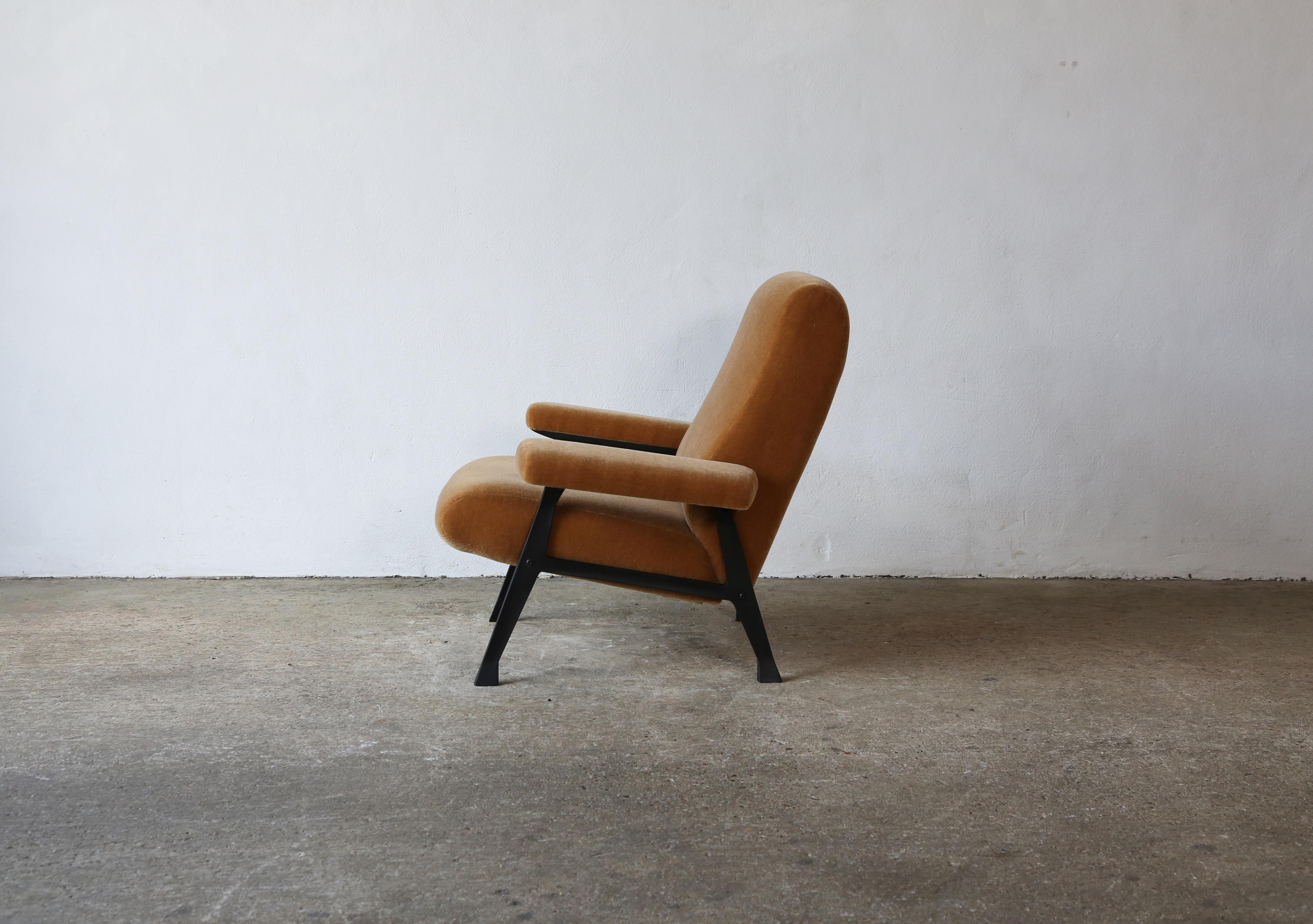 Italian Rare Roberto Menghi Hall Chair, Arflex, Italy, 1950s, Upholstered in Pure Mohair