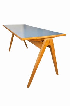 Rare table de salle à manger / de travail Robin Day for Hille avec plateau en stratifié bleu, années 1950