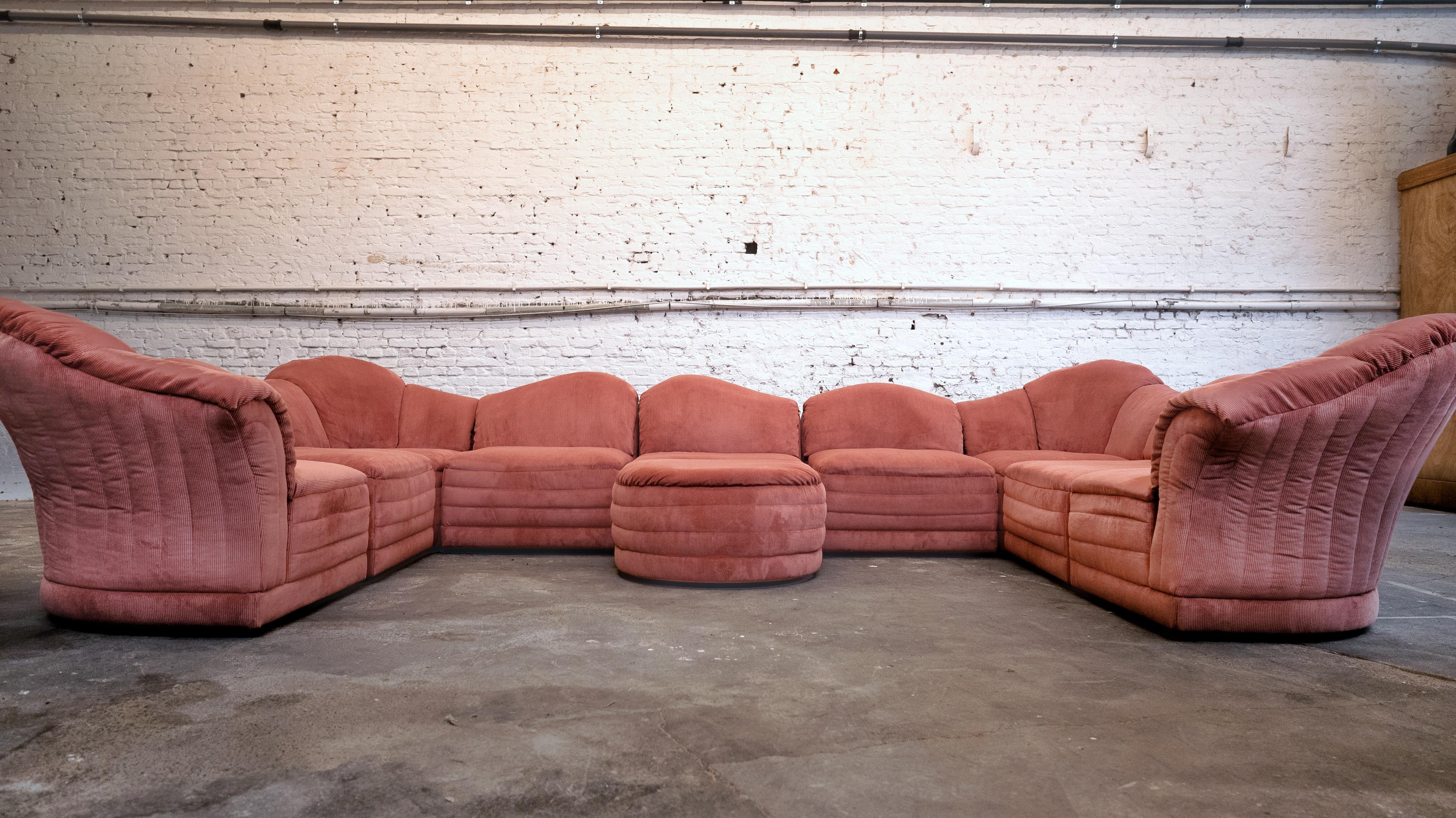 Rare canapé « Vagues » de Roche Bobois en tissu froissé corail en vente 5