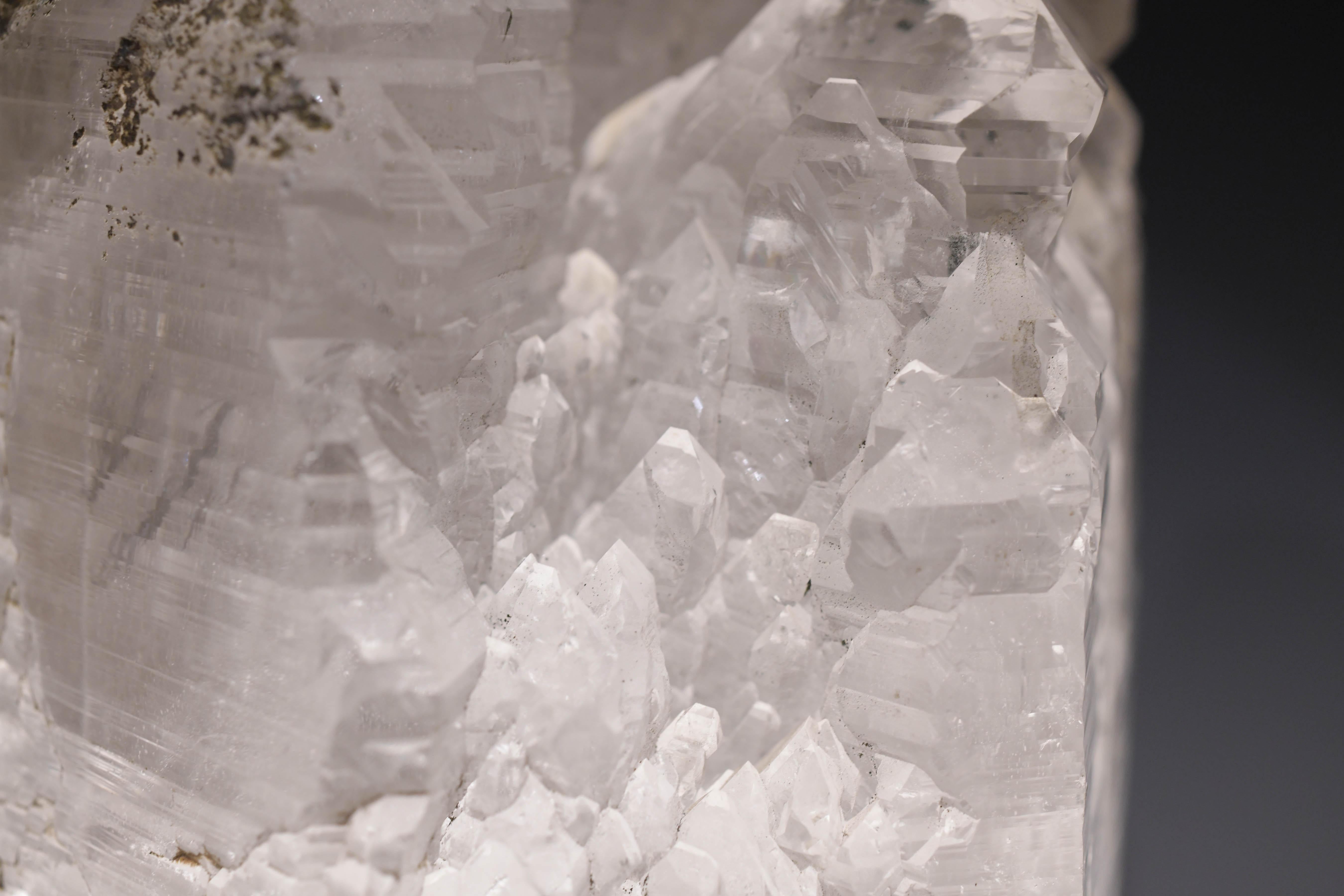 Rare Rock Crystal Sculpture Light by Phoenix Excellent état - En vente à New York, NY