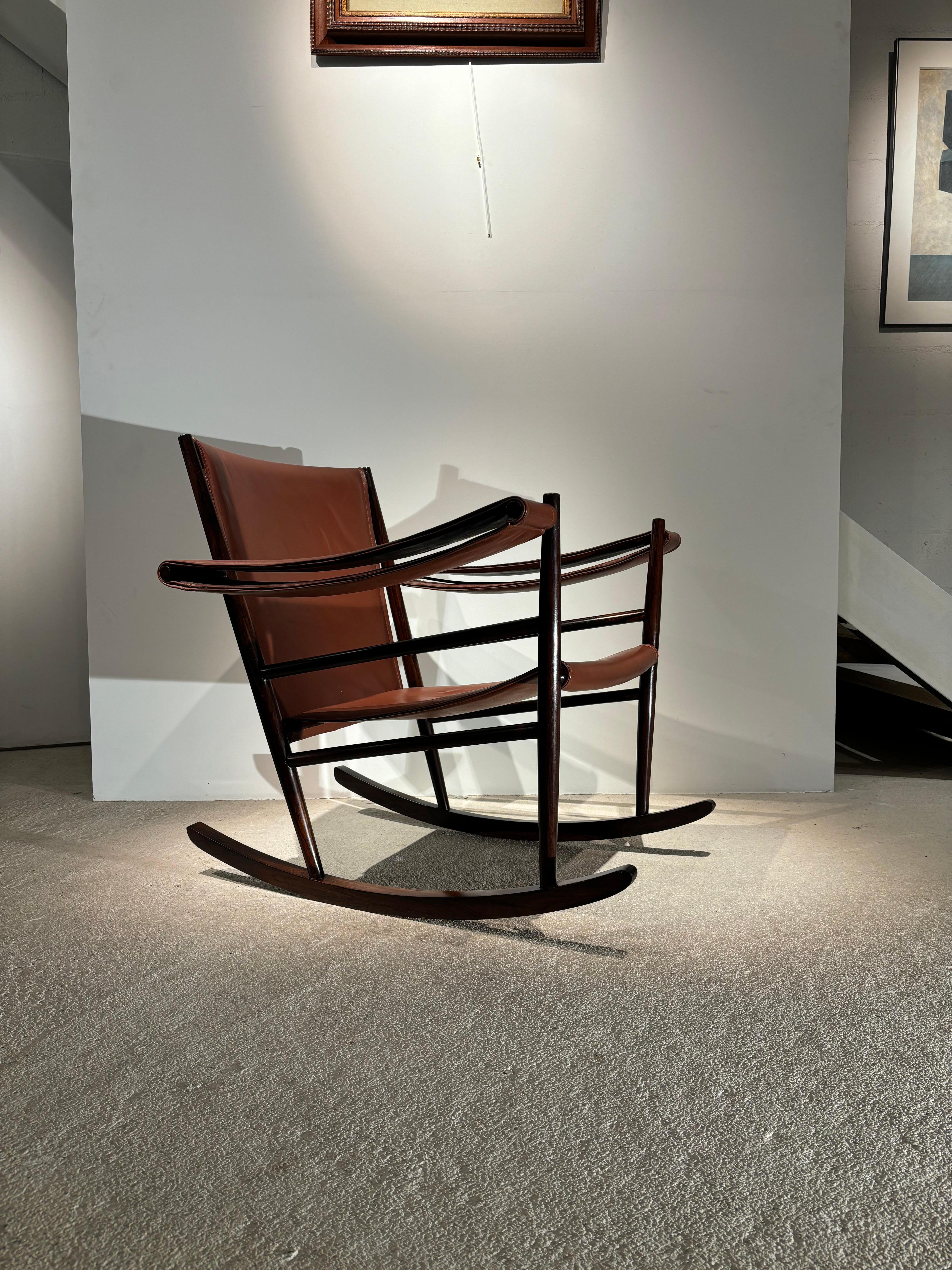 Rare rocking chair par Joaquim Tenreiro, vers 1947. 