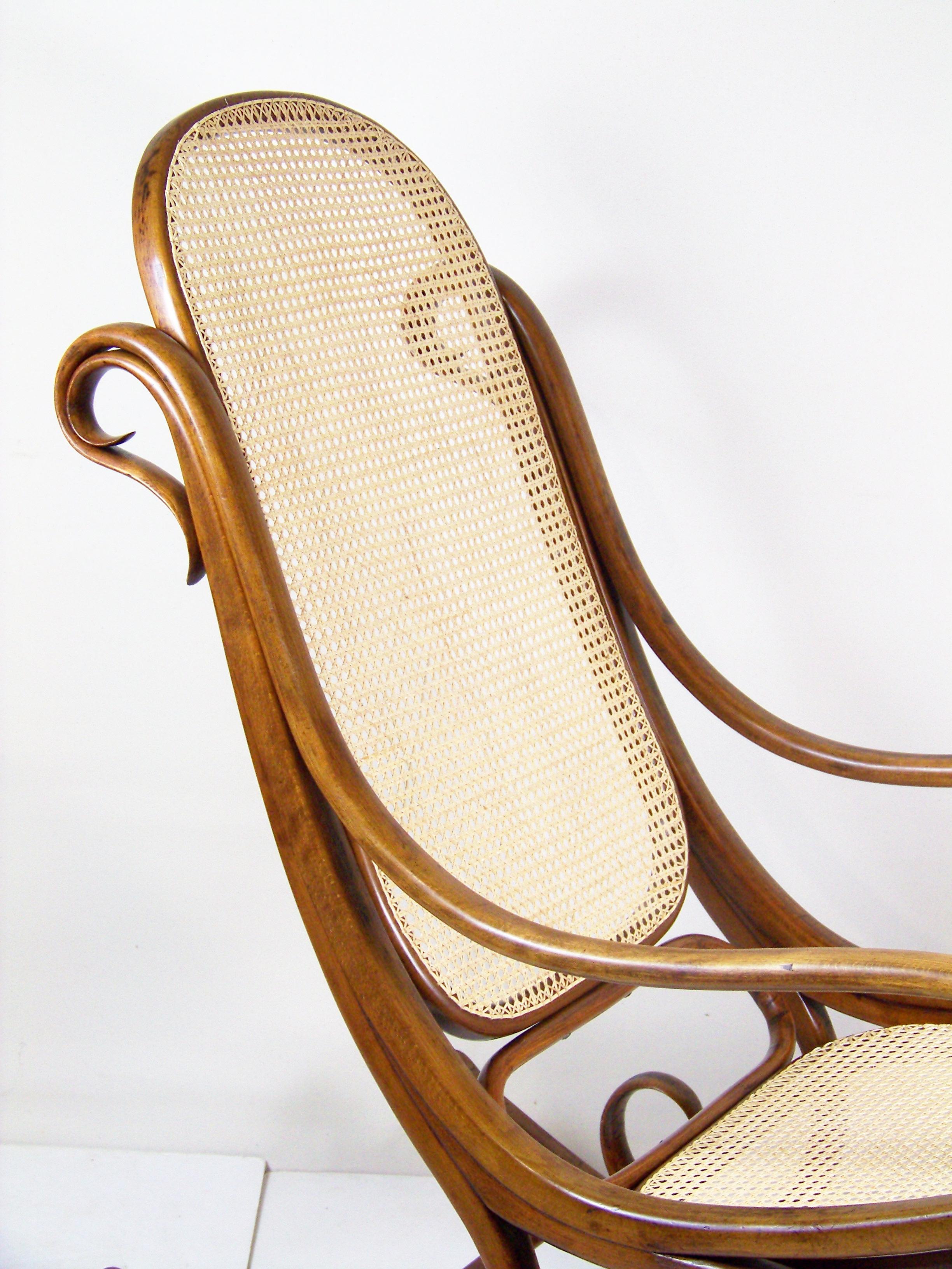Rare Rocking Chair Thonet Nr.1 For Sale at 1stDibs