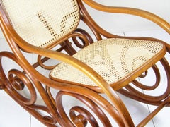 Seltener Schaukelstuhl Thonet Nr.23