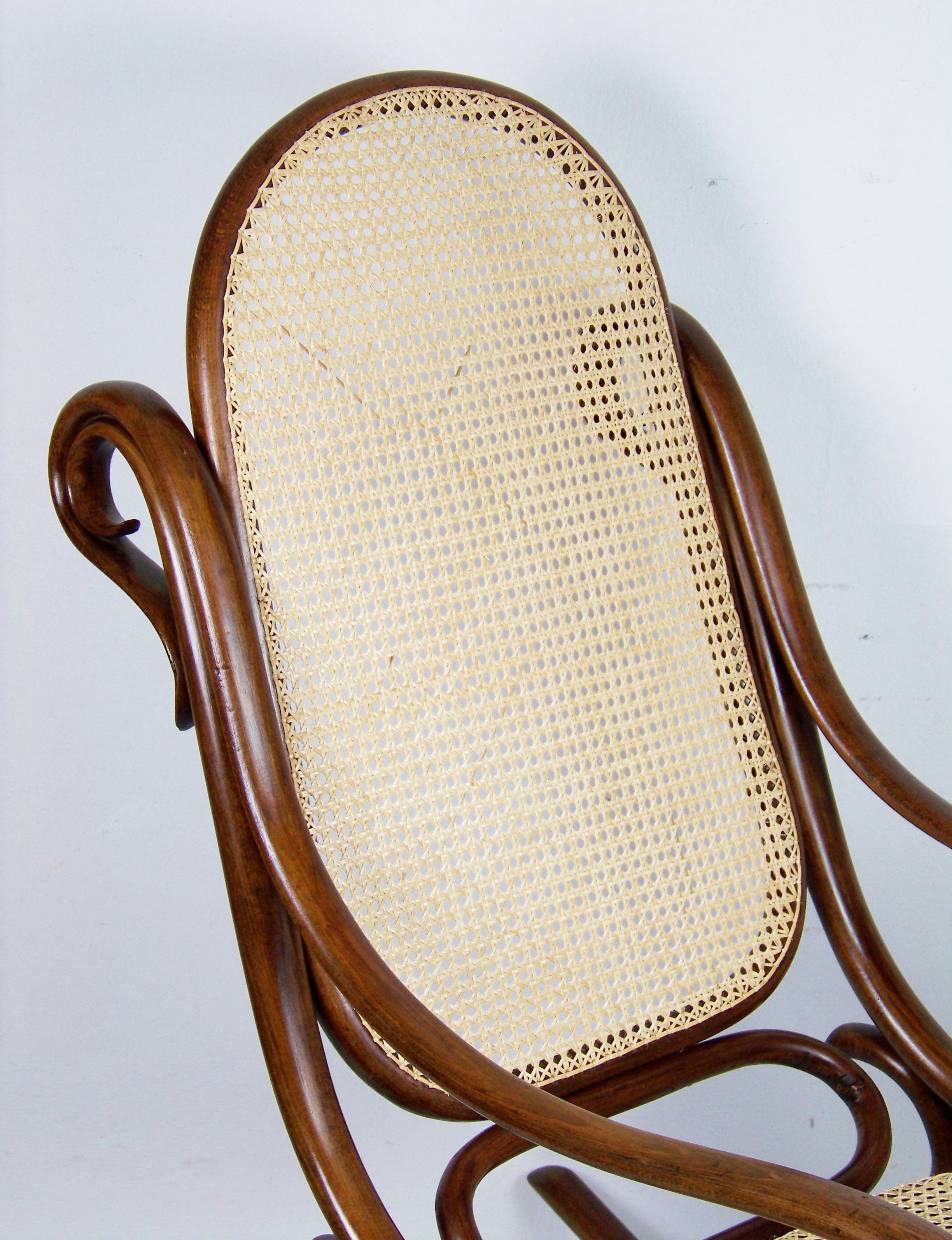 Bentwood Rare Rocking Chair Thonet Nr.6