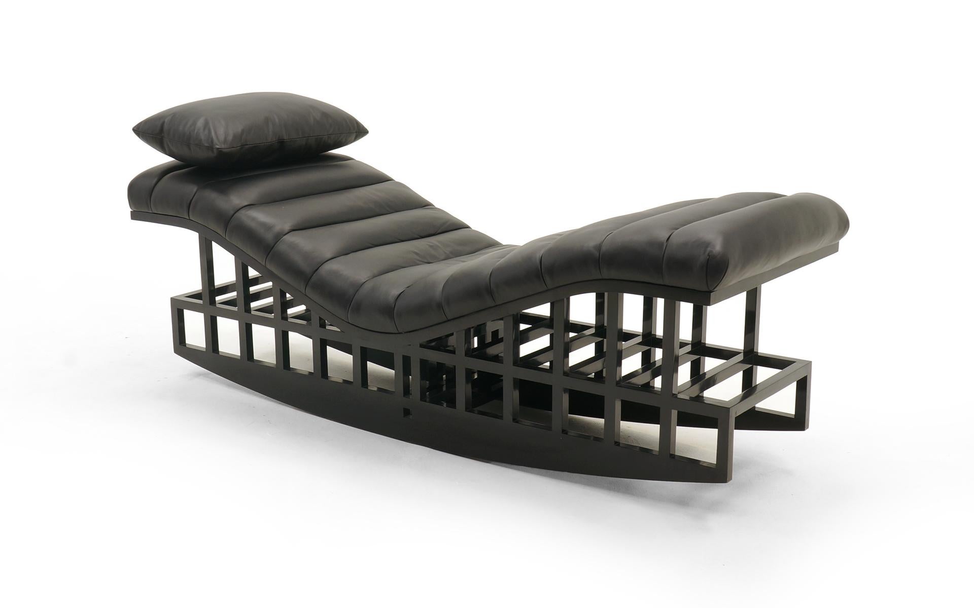 Modern Rocking Chaise by Richard Meier for Knoll, 1982. Black Leather. Rare. Signed. For Sale