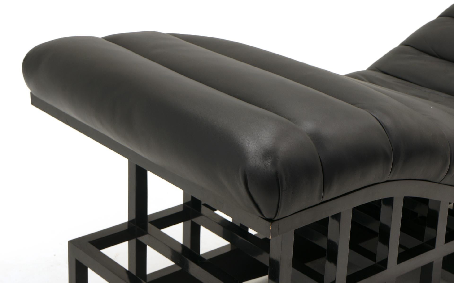 American Rocking Chaise by Richard Meier for Knoll, 1982. Black Leather. Rare. Signed. For Sale