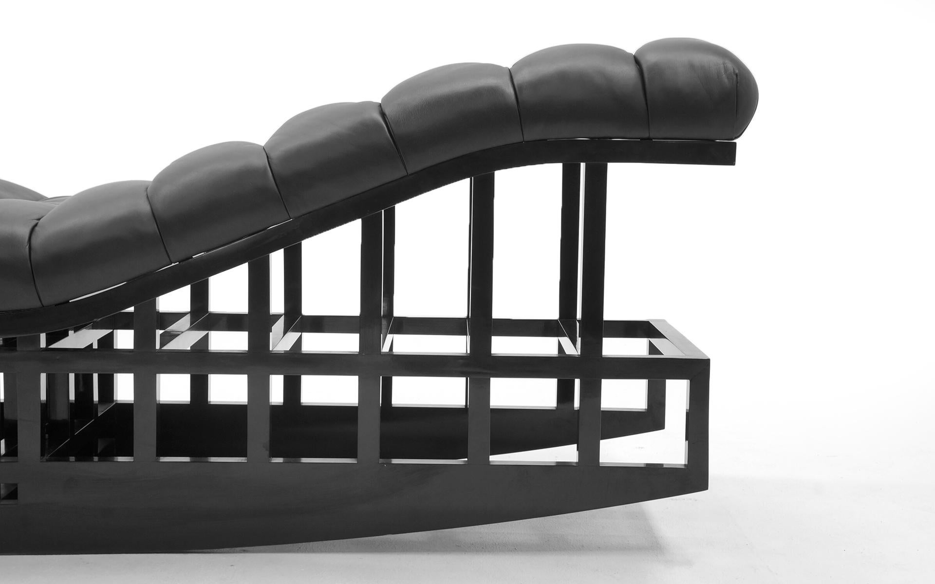 Chaise à bascule de Richard Meier pour Knoll, 1982. Cuir noir. Rare. Signé. Bon état - En vente à Kansas City, MO