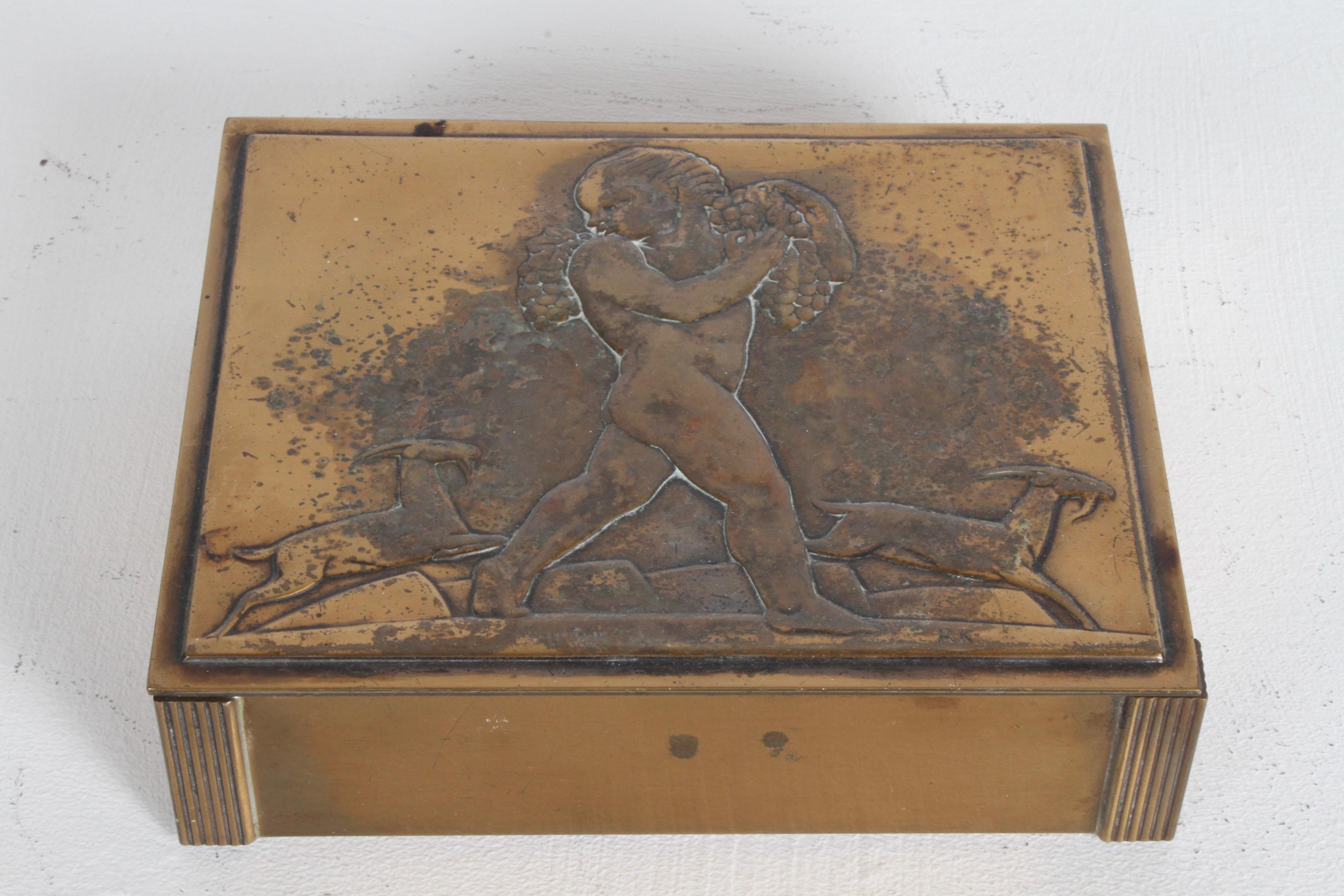 Américain Rare boîte à cigarettes Art Déco en cuivre Rockwell Kent pour Chase Bacchus en vente