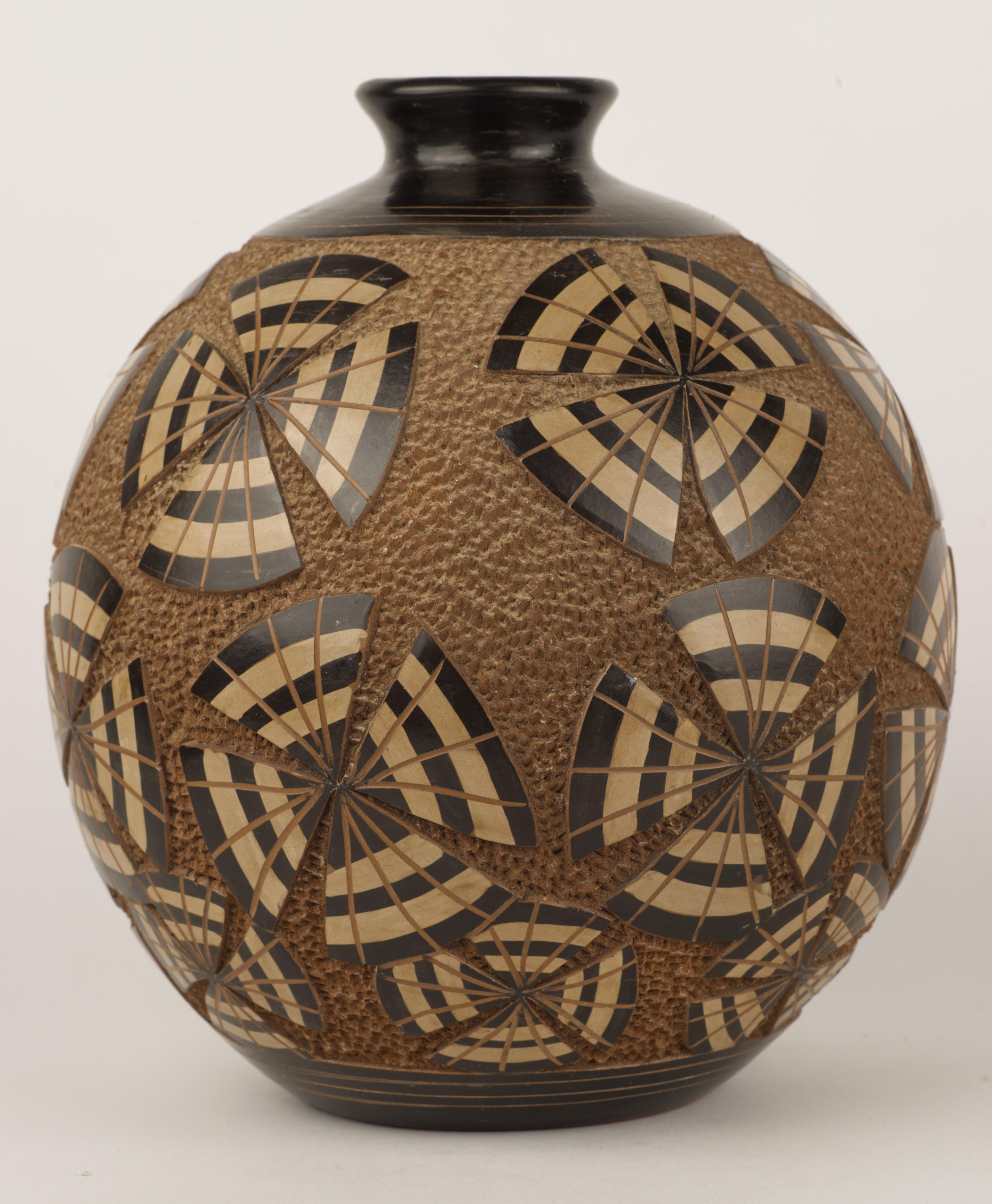 Nicaraguan Rare Roger Calero Carved Ceramic Vase, Organic Modern Nicaragua Art Pottery For Sale