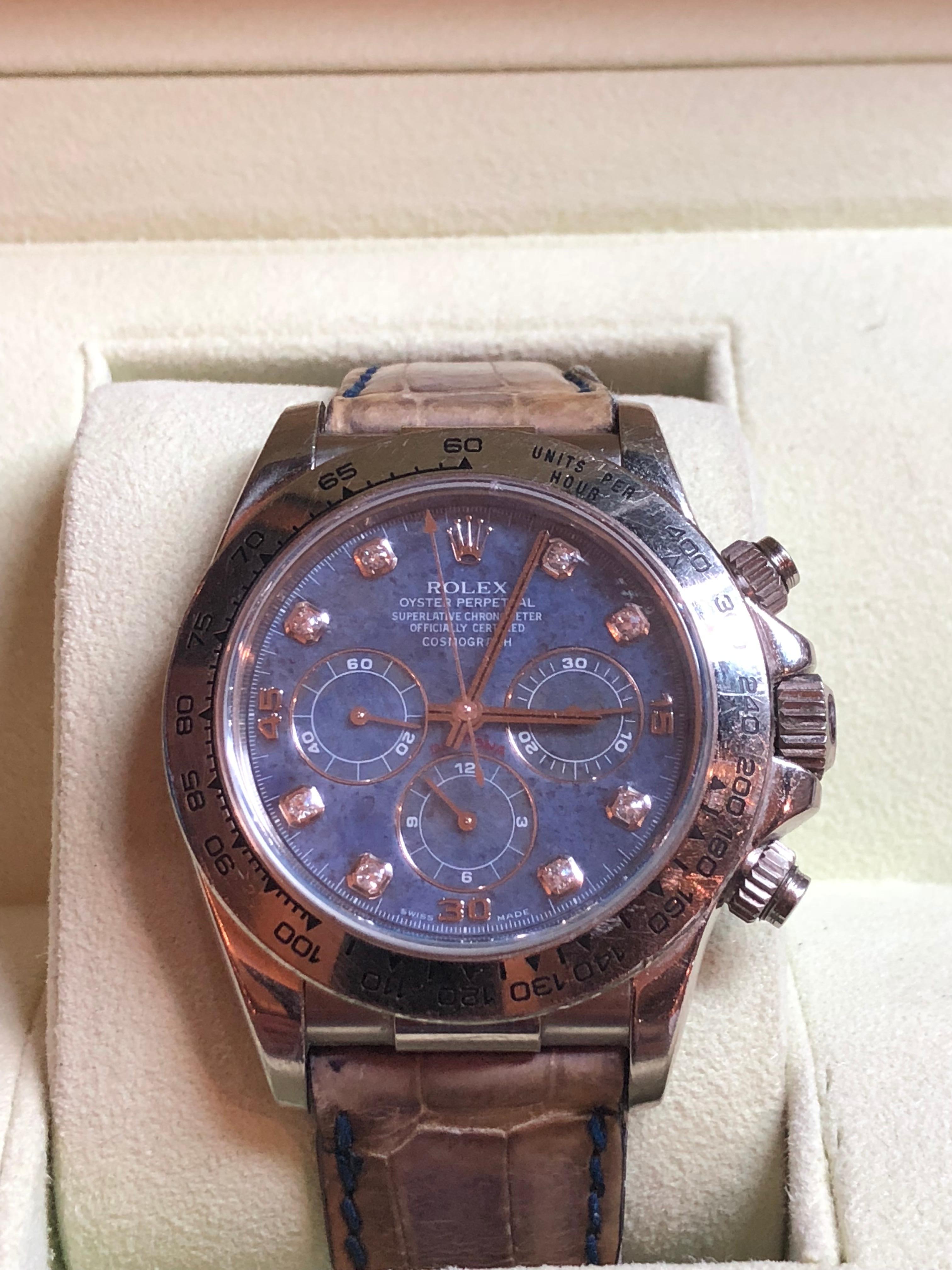 Rare Rolex Daytona 16519 18K Gold White Gold with Sodalite Dial and Zenith Movement
A serial number 1999/2000
Graet Condition
18K white Gold Case 40mm
Folding Clasp
Leather Band
Sapphire Crystal
