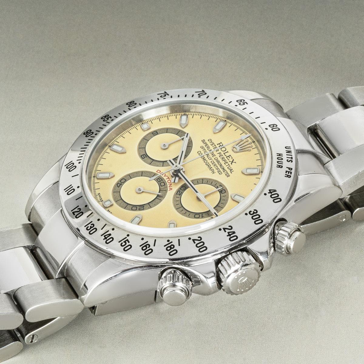 A rare Daytona in Oystersteel from Rolex, featuring a Citrus Lemon dial. With a tachymetric scale, three counters and pushers; the Daytona was designed to be the ultimate timing tool for endurance racing drivers.

The Oyster bracelet is equipped