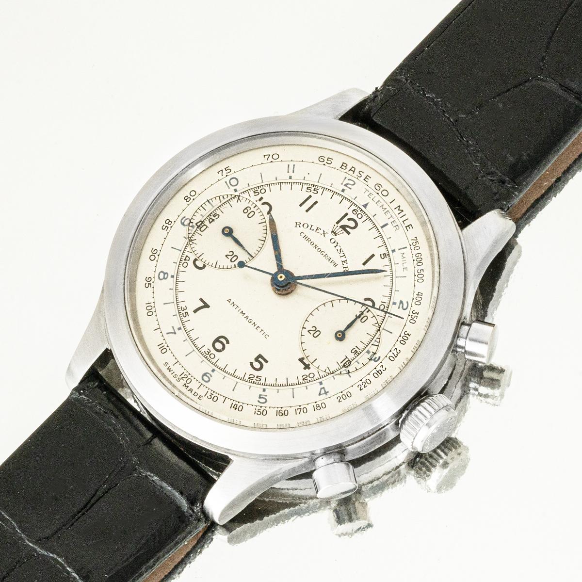 A rare and historically significant Rolex Oyster Chronograph, reference 3525 the very first chronograph to be housed within Rolex’s patented waterproof Oyster case, as earlier Rolex chronographs were not water-resistant.

Nicknamed the “Monoblocco”,