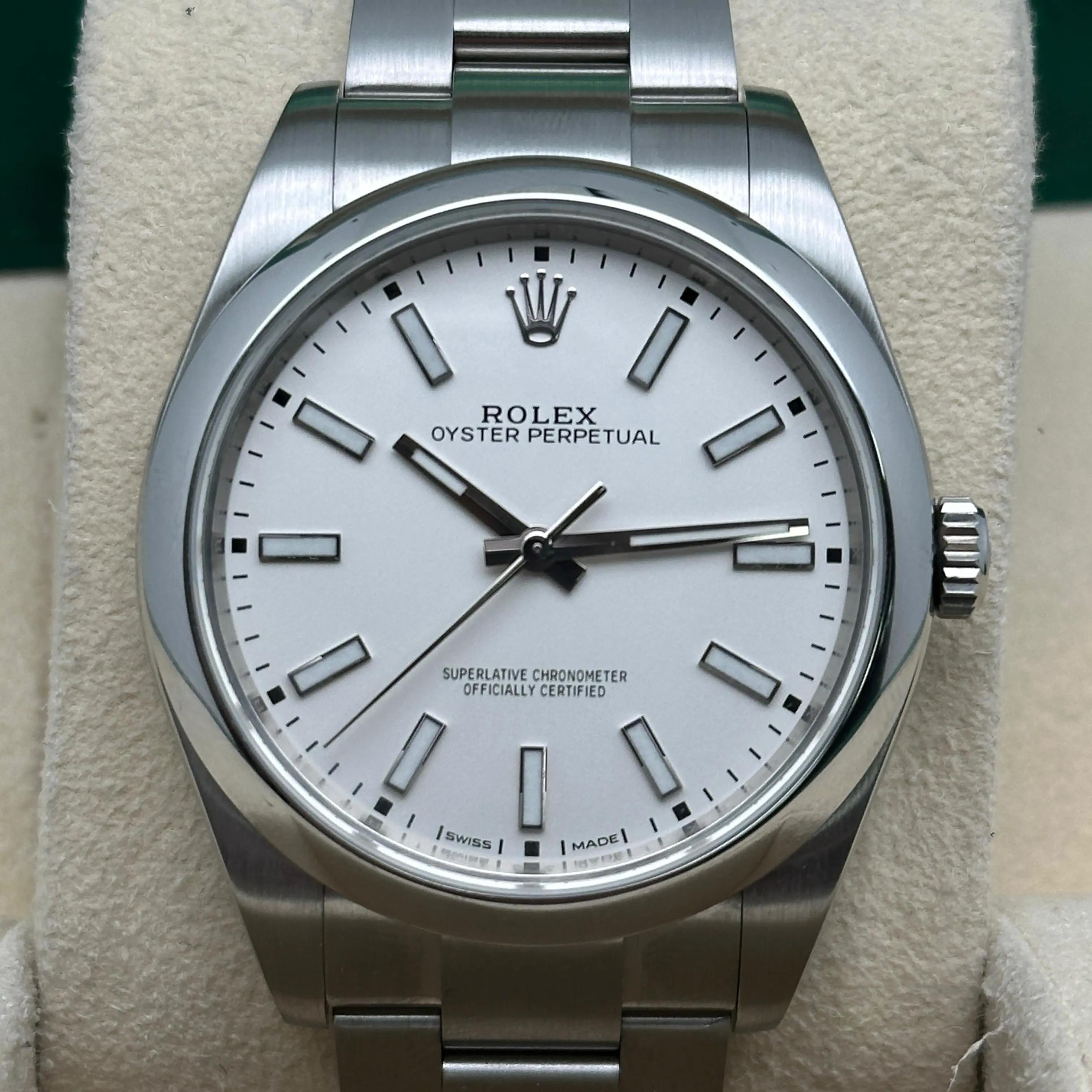 Rare Rolex Oyster Perpetual 39mm Steel White Index Dial Automatic Watch 114300 In condizioni ottime in vendita a New York, NY