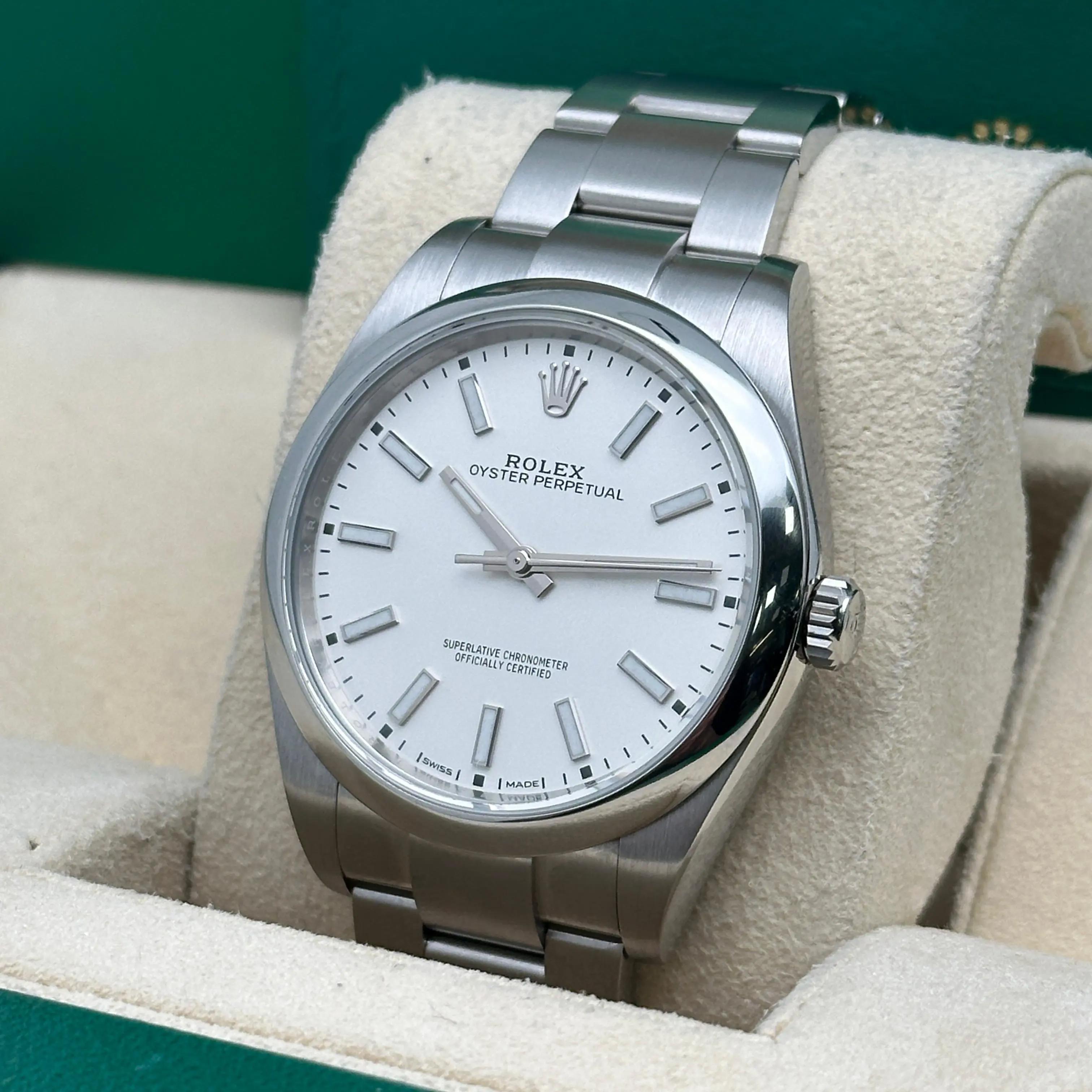 Uomo Rare Rolex Oyster Perpetual 39mm Steel White Index Dial Automatic Watch 114300 in vendita