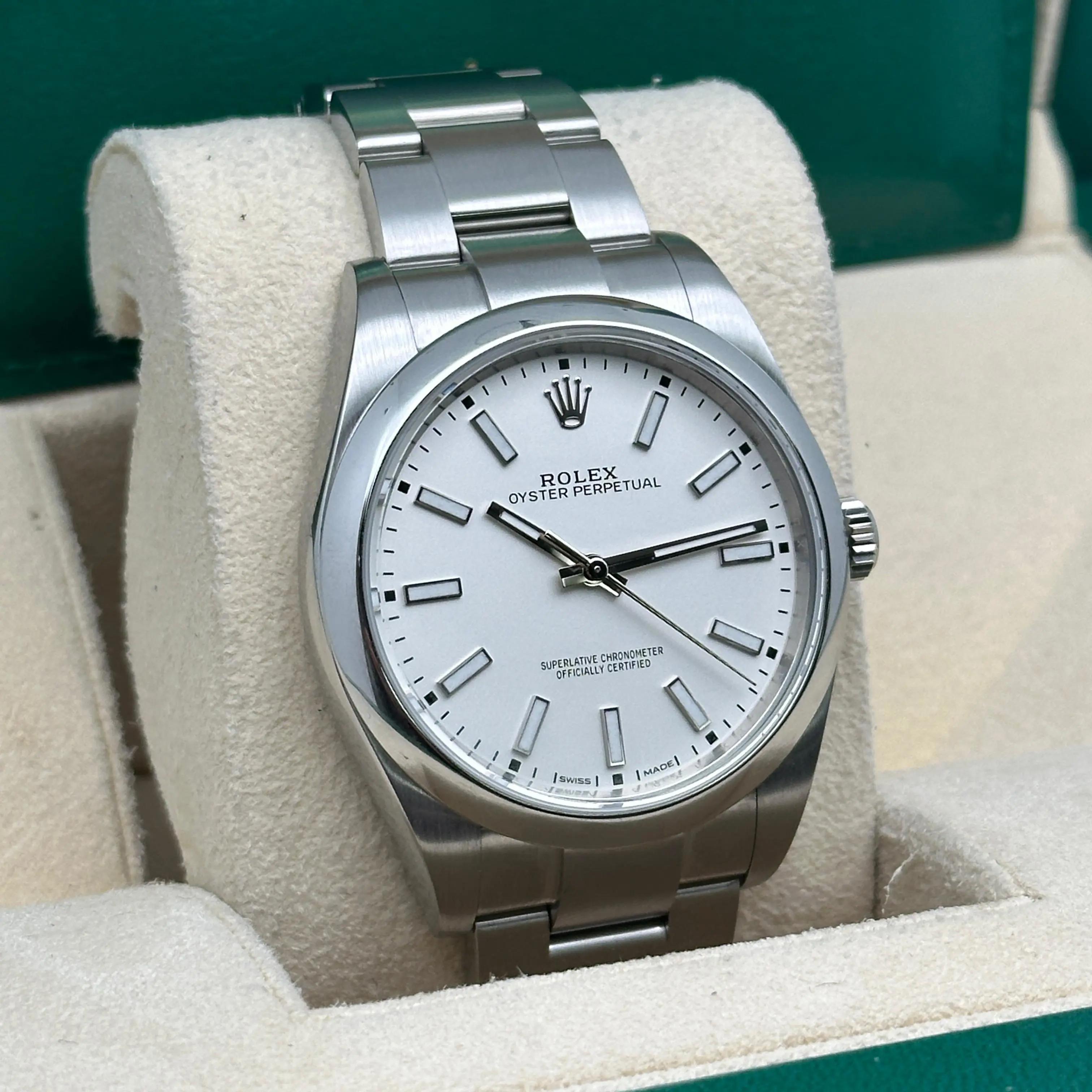 Rare Rolex Oyster Perpetual 39mm Steel White Index Dial Automatic Watch 114300 in vendita 1