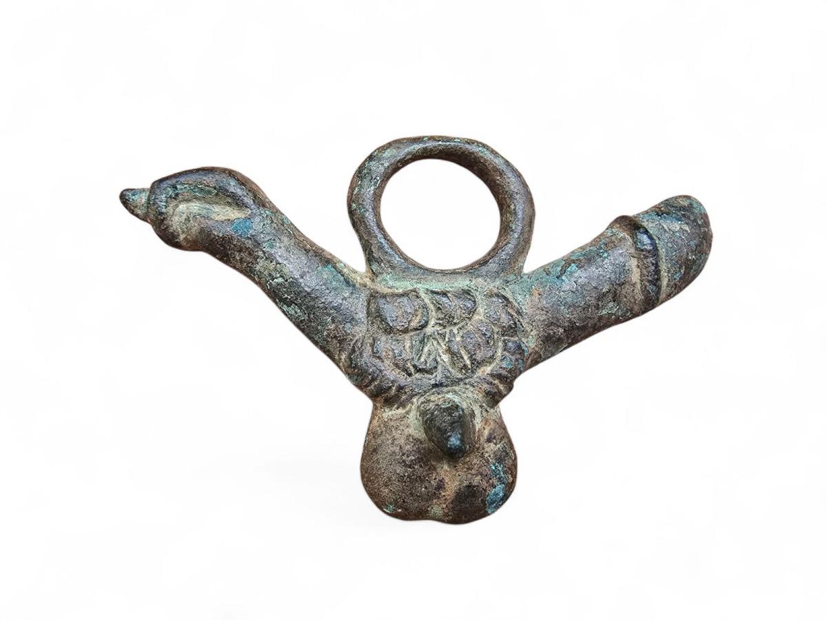 Rare amulette phallique romaine en bronze, 1er-2e siècle ADS en vente 3