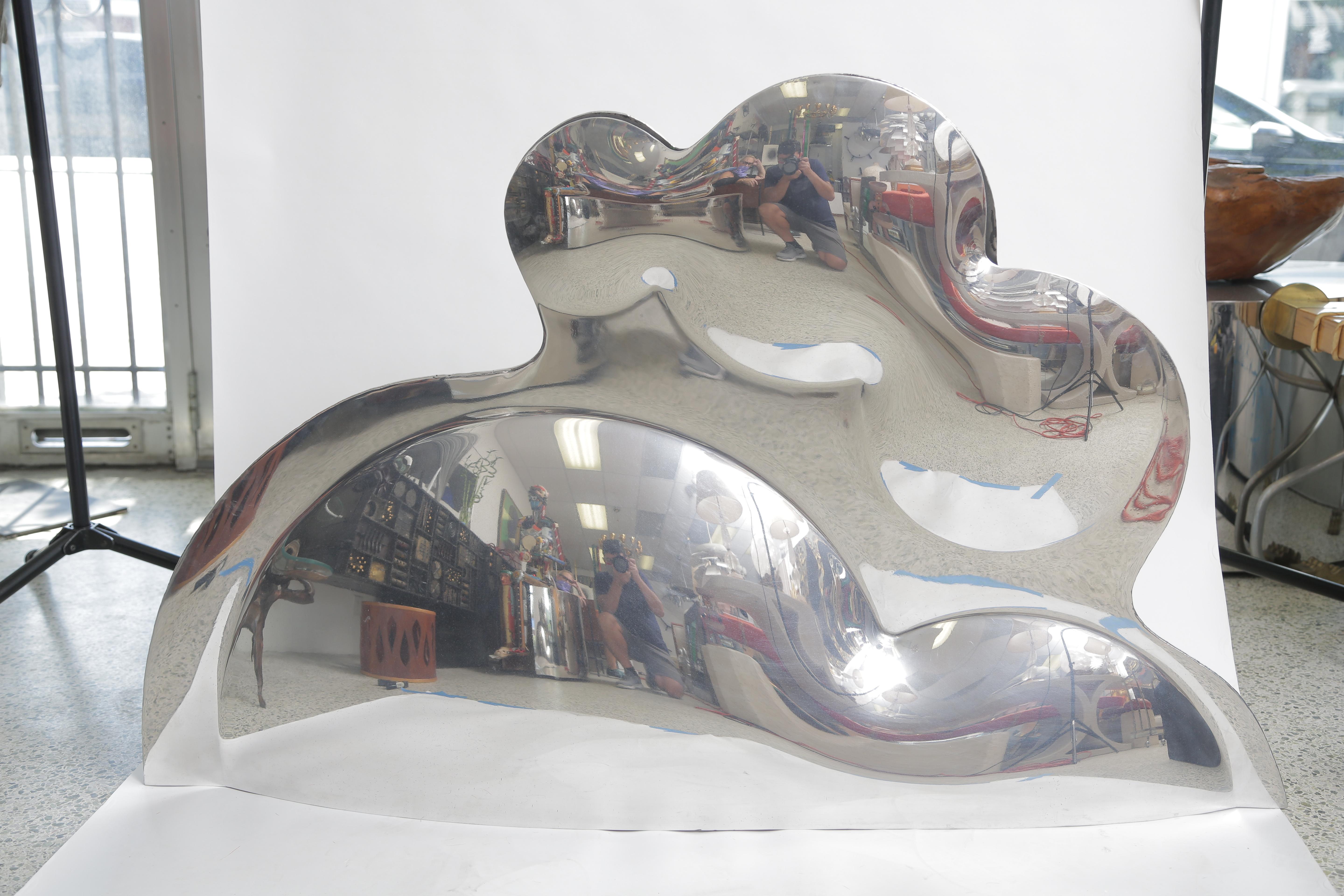 Ron Arad used aluminum blow molding to create a collection of
unique works for his B.O.O.P.( Blown Out of Proportion) Series.
Inflated Mirror-Polish Aluminum
United Kingdom, circa 1999
This work is unique, large 33