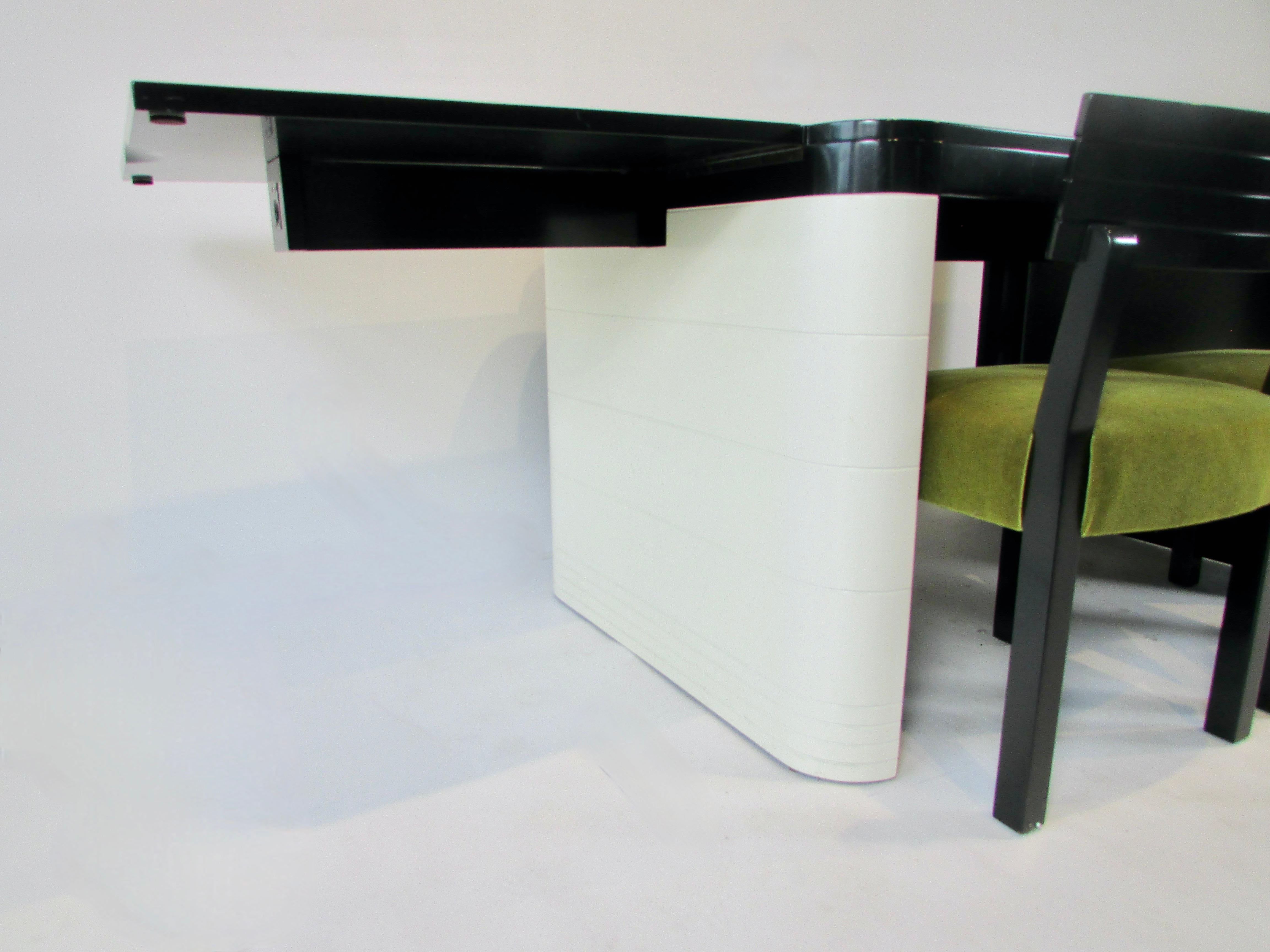 Seltener Rorimer Brooks Mattschwarzer Art-Déco-Esstisch im Art déco-Stil mit sechs Stühlen 5