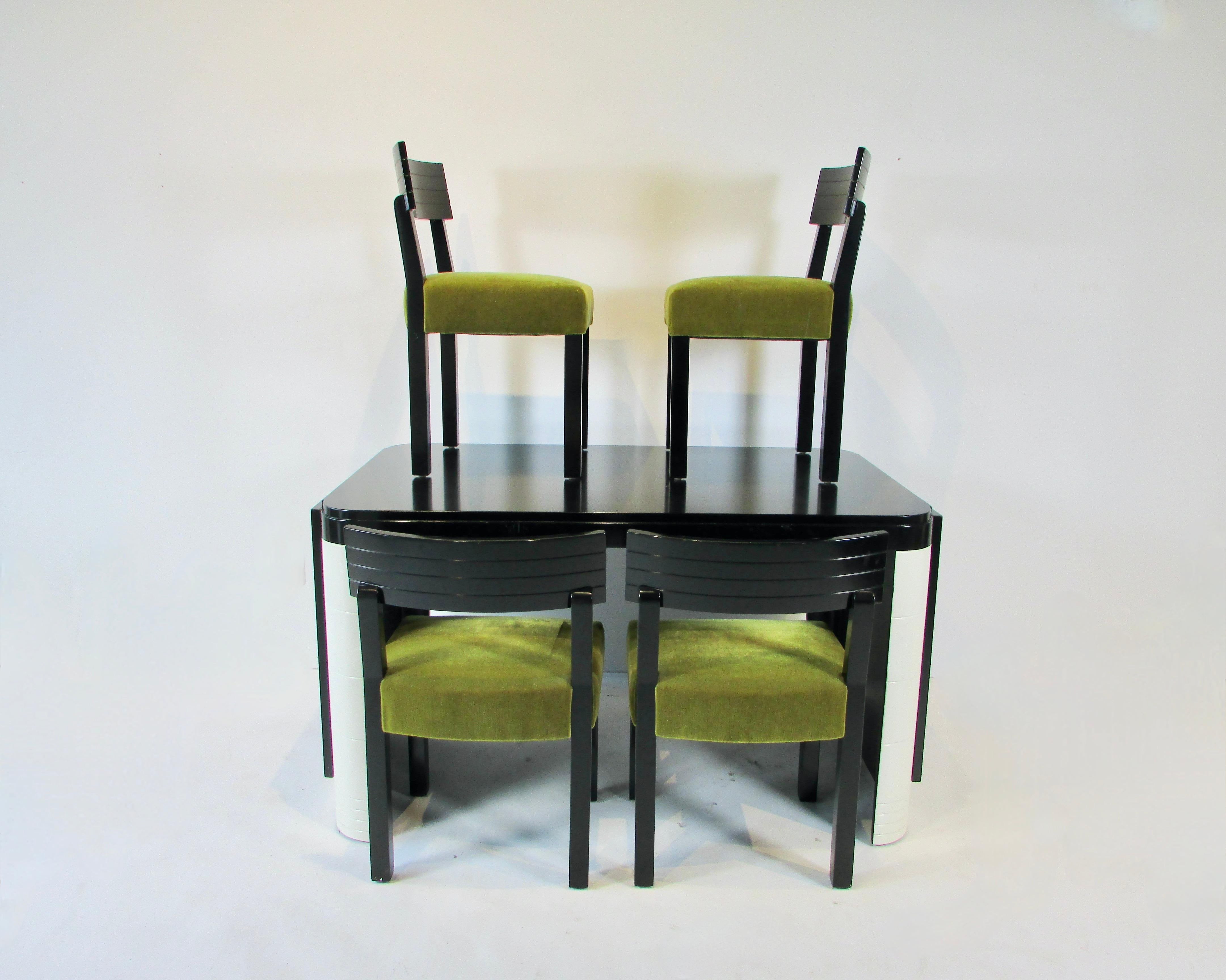 Seltener Rorimer Brooks Mattschwarzer Art-Déco-Esstisch im Art déco-Stil mit sechs Stühlen (Lackiert)
