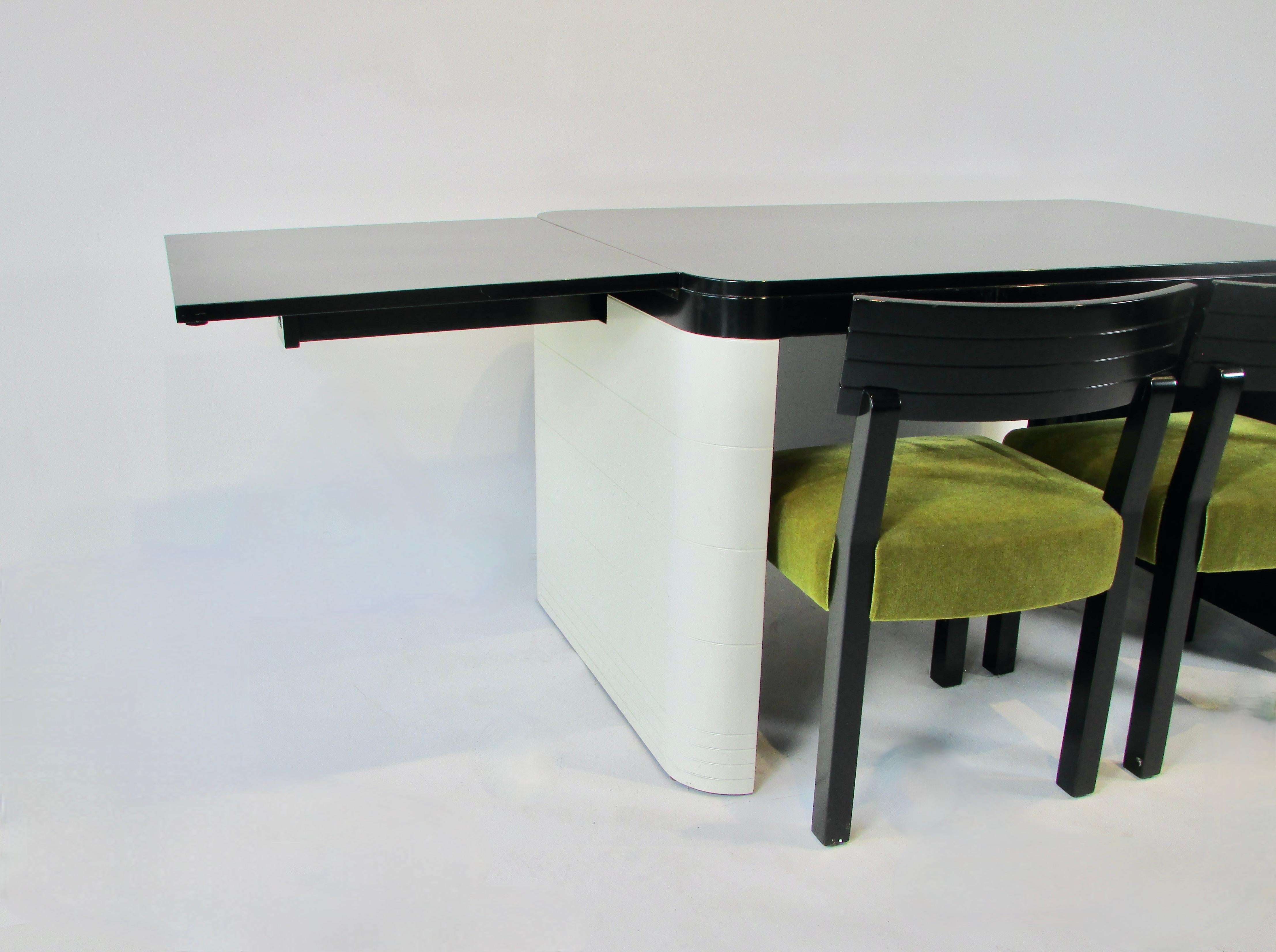 Seltener Rorimer Brooks Mattschwarzer Art-Déco-Esstisch im Art déco-Stil mit sechs Stühlen 1
