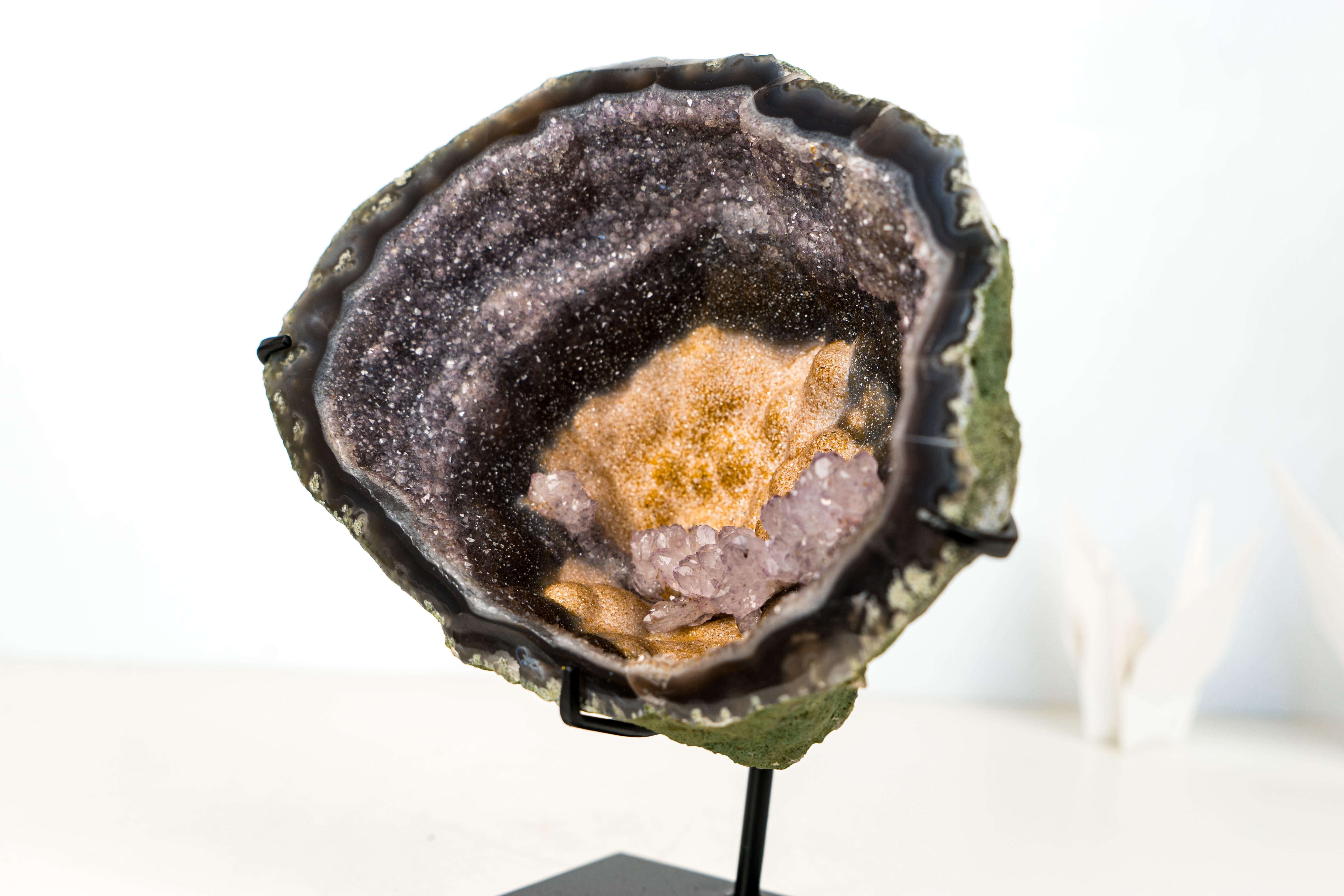 Raro fiore di ametista rosa in geode di ametista Galaxy in vendita 4