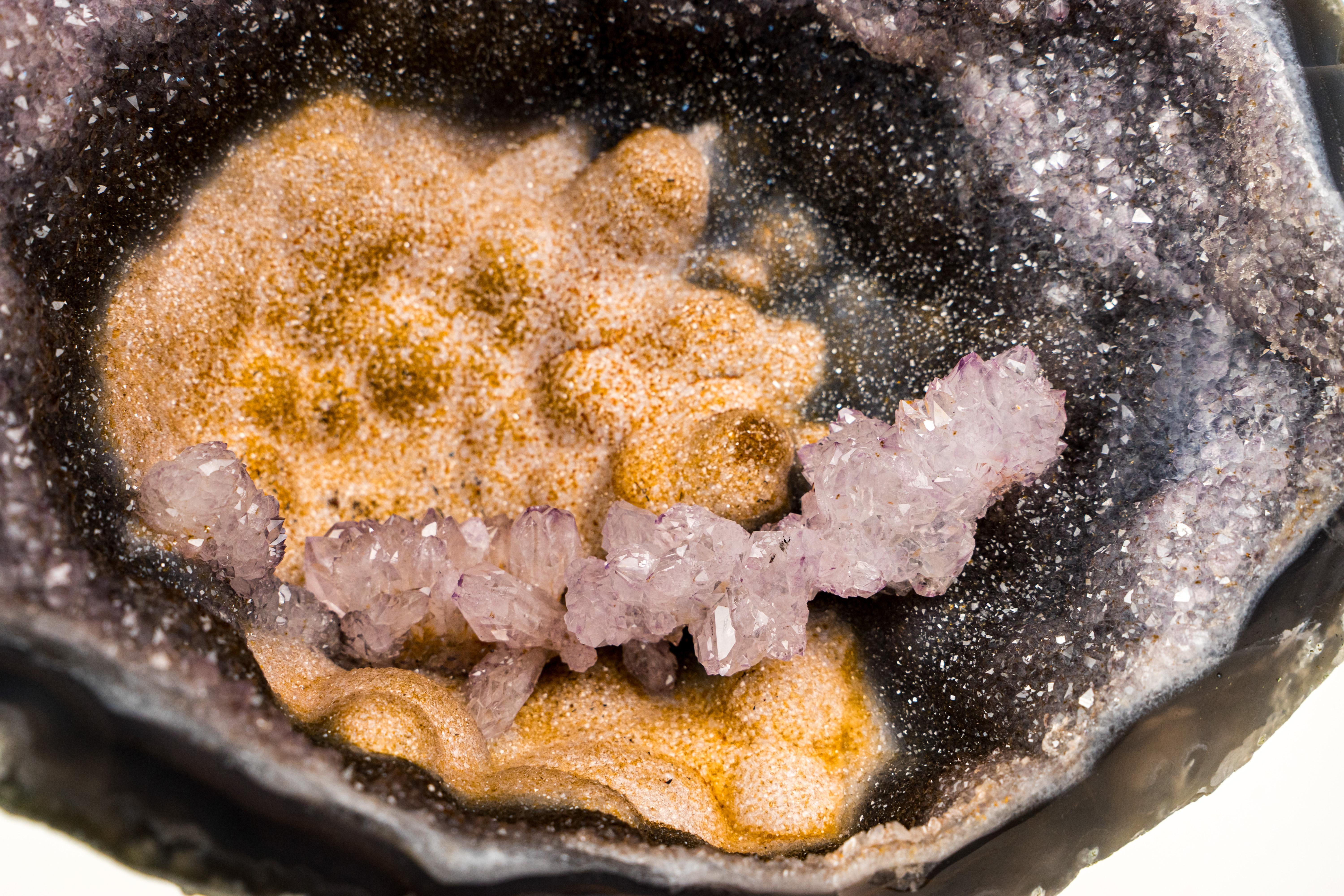 XXI secolo e contemporaneo Raro fiore di ametista rosa in geode di ametista Galaxy in vendita