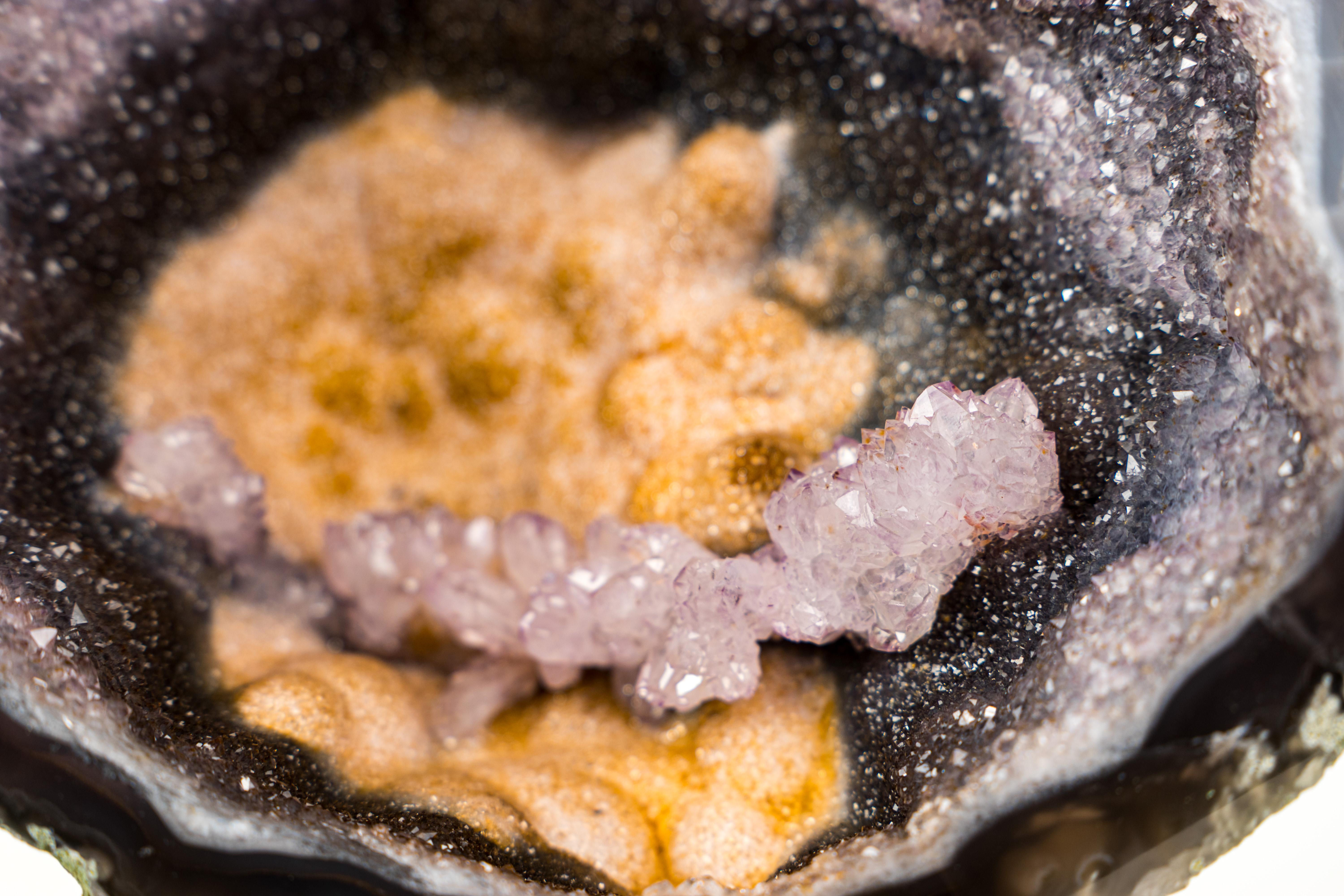 Raro fiore di ametista rosa in geode di ametista Galaxy in vendita 2