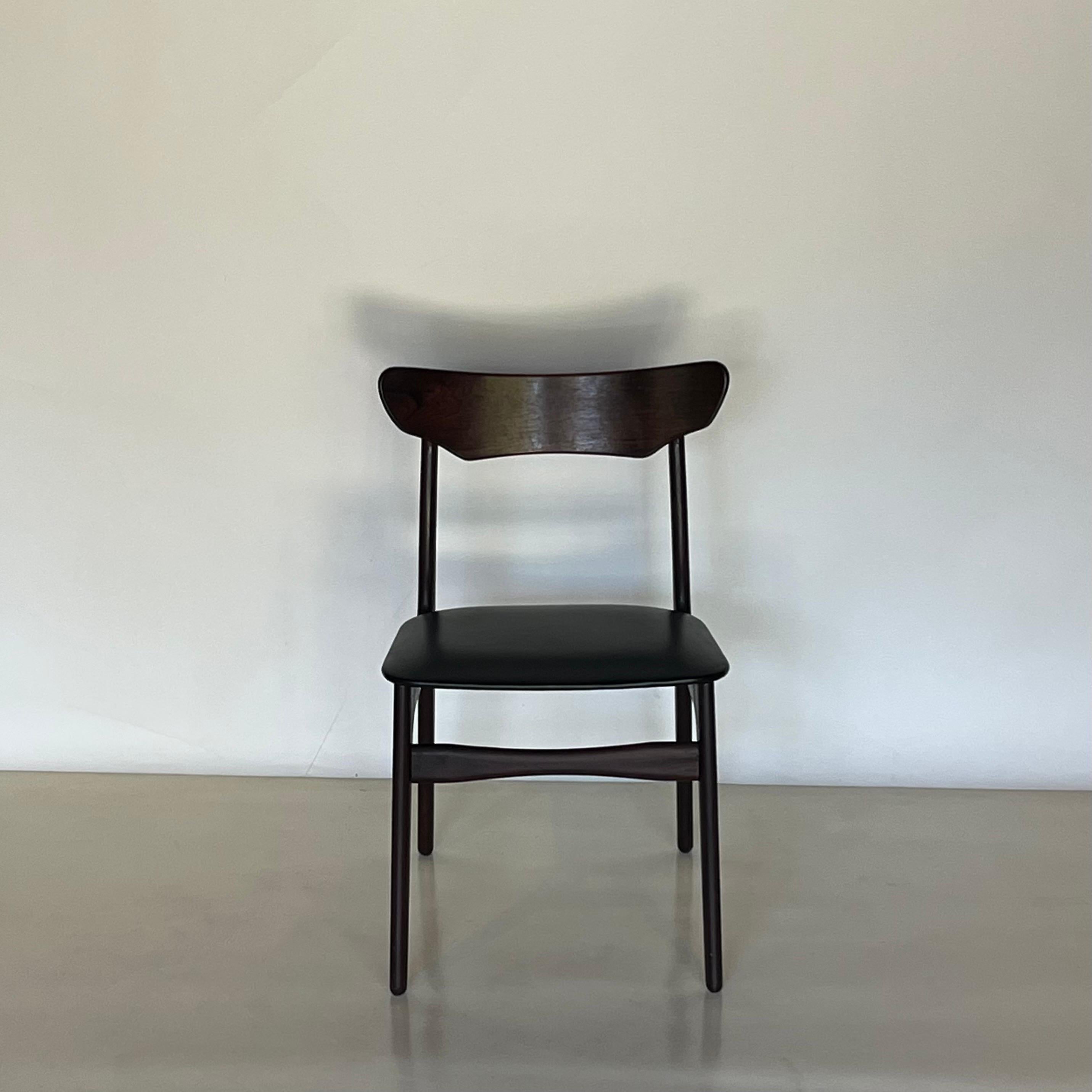 Rare rosewood chair by Schiønning & Elgaard. Made by Randers Møbelfabrik in Denmark.

Chic and understated.
