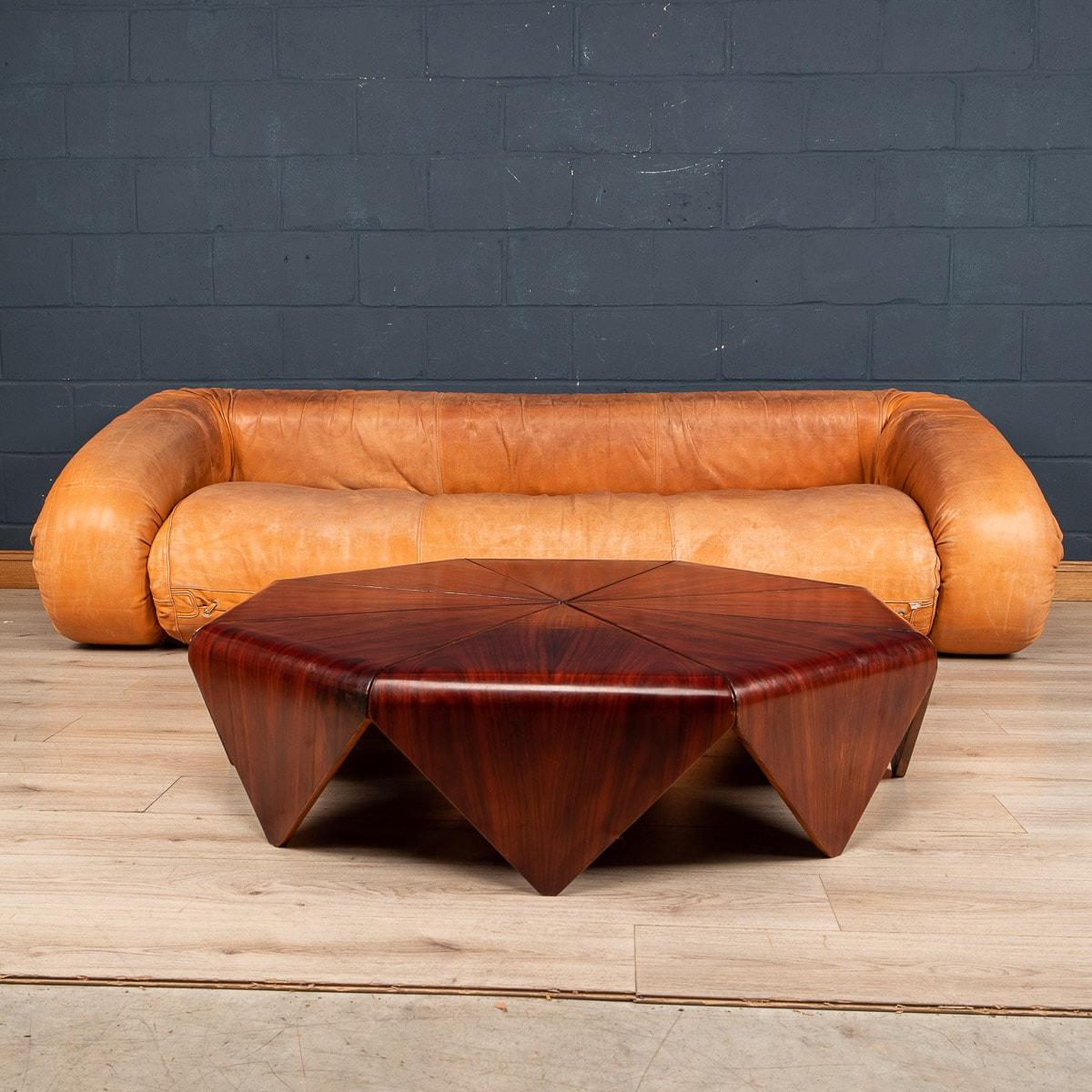 A large and impressive ‘Petalas’ coffee table in very good condition designed by Jorge Zalszupin and manufactured by his own company L’Atelier, Brazil, 1959. The table is formed by eight separate “petals” made out of bent Brazilian Jacaranda