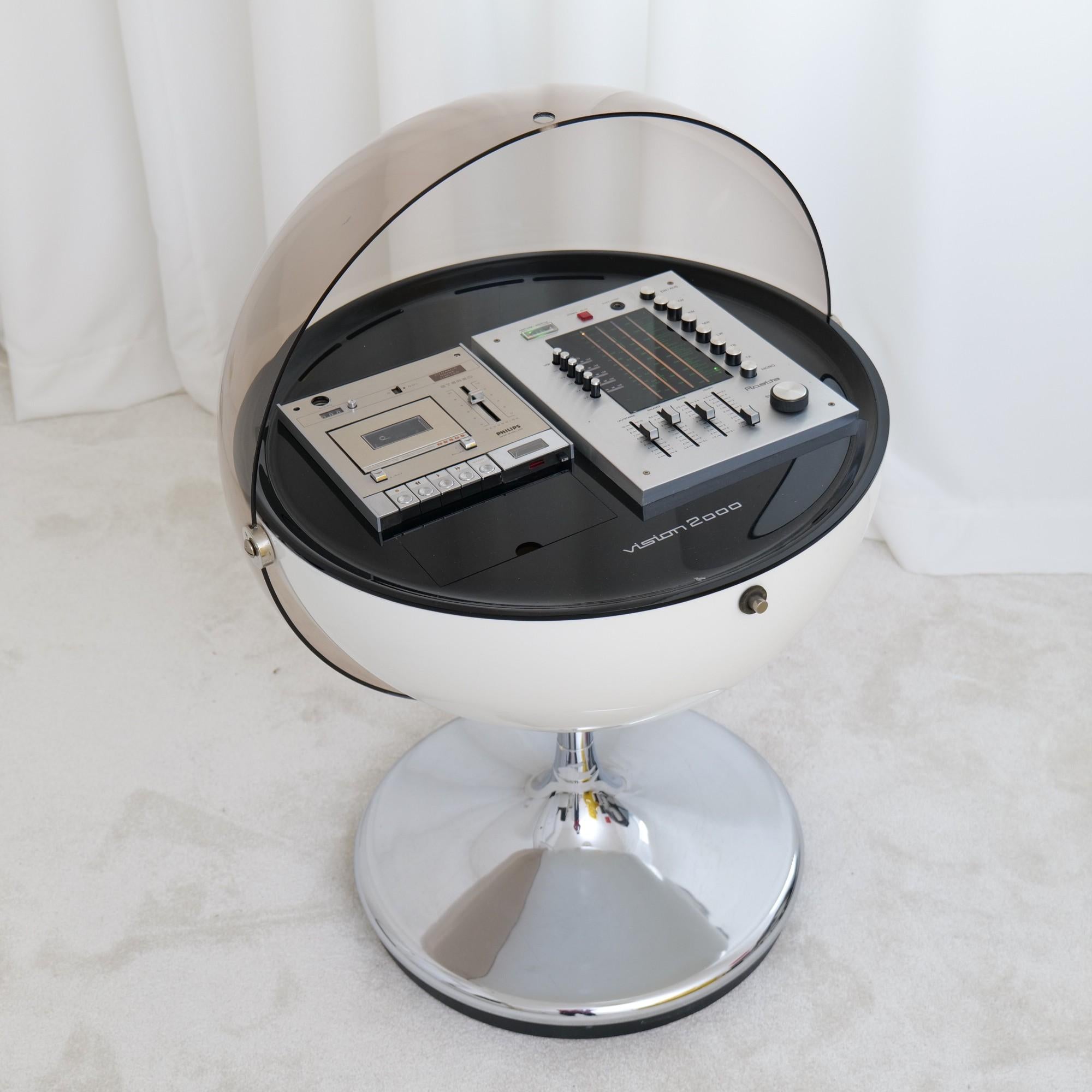 - seltener Rosita Vision Musiksender
- guter Betriebszustand
- Raumzeitalter-Design 
- Radio und Kassettenspieler