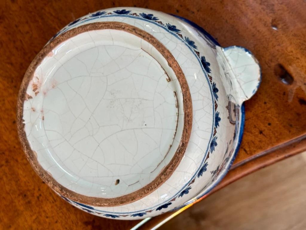 Français Rare paille à glace Rouen en faïence émaillée à l'étain, 18ème siècle