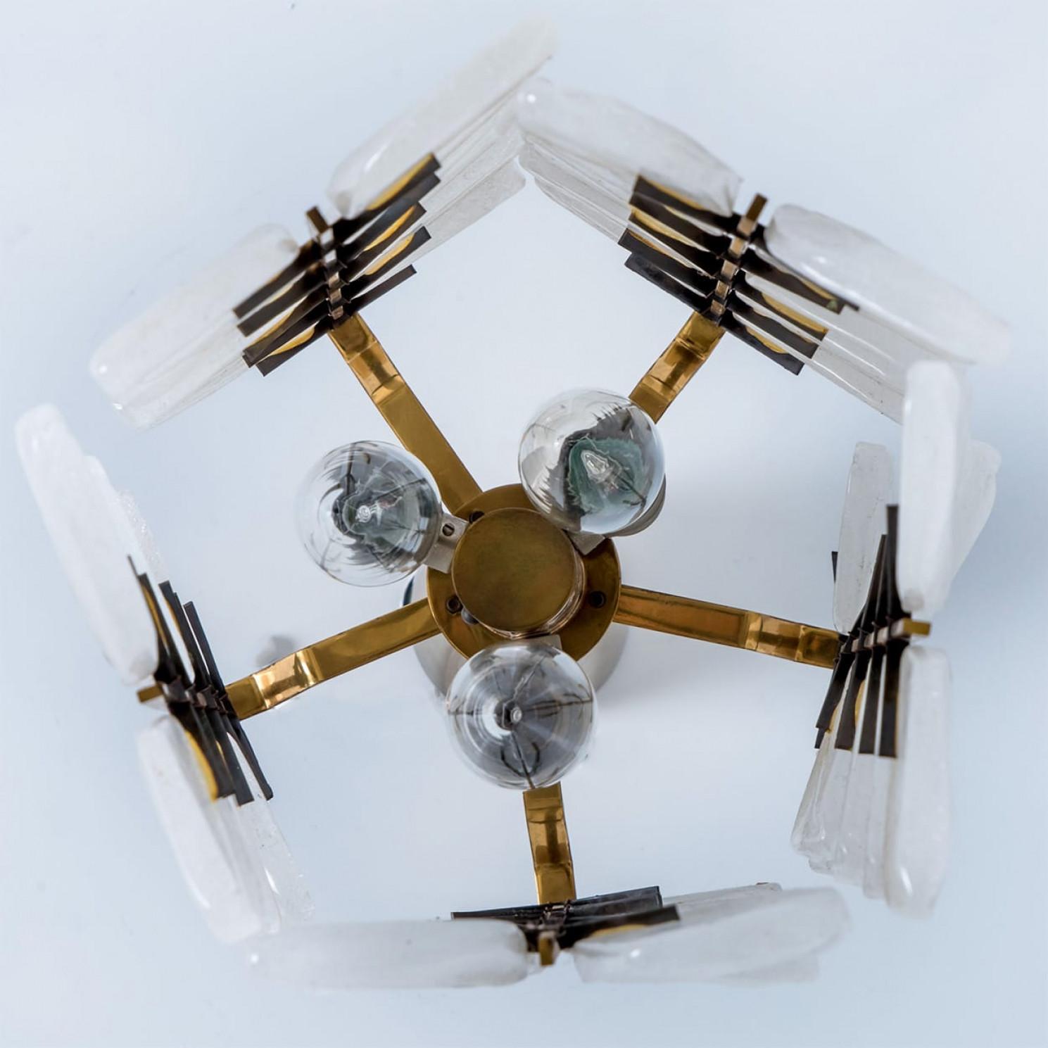 Rare pendentif rond 1 des 2 feuilles en verre dépoli Kalmar, 1960 en vente 2