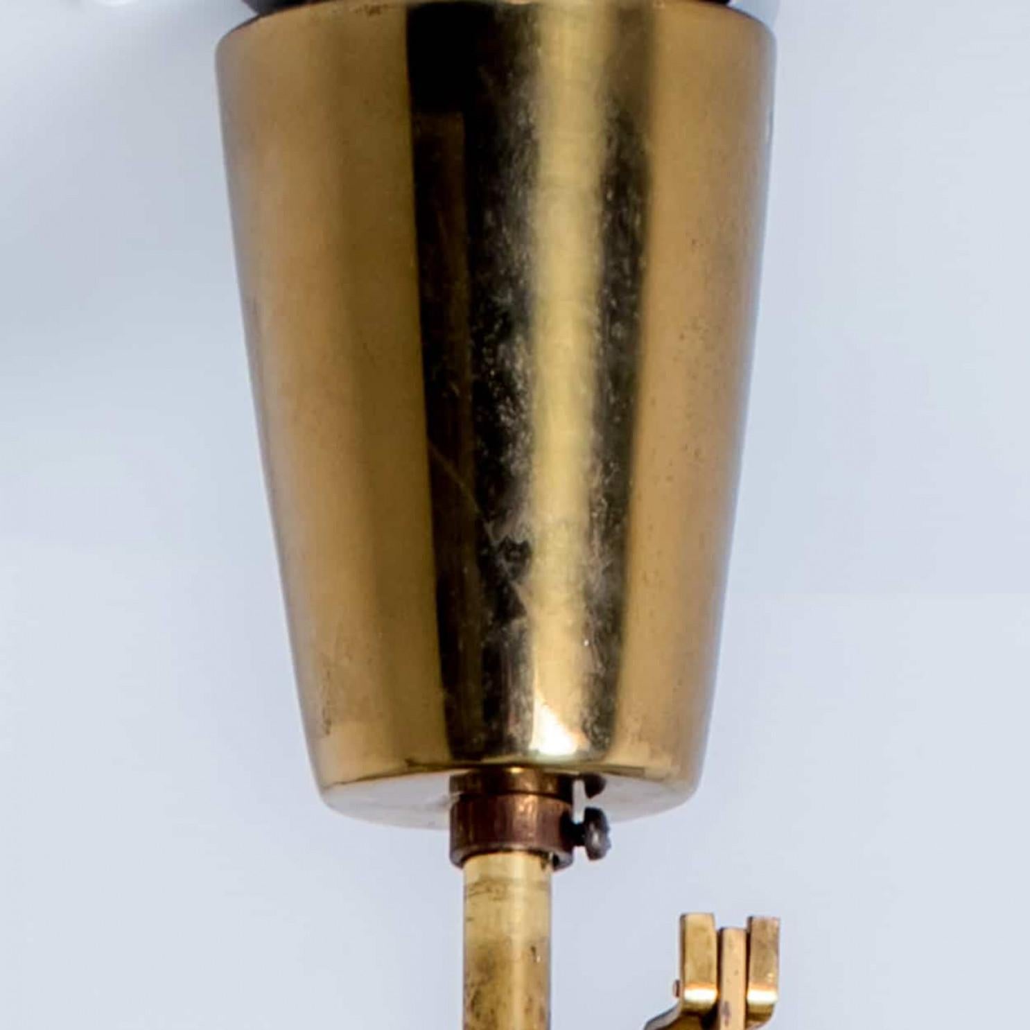 Rare pendentif rond 1 des 2 feuilles en verre dépoli Kalmar, 1960 en vente 3