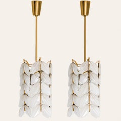 Seltene Runde 1 der 2 Milchglasblätter Pendelleuchte Kalmar, 1960