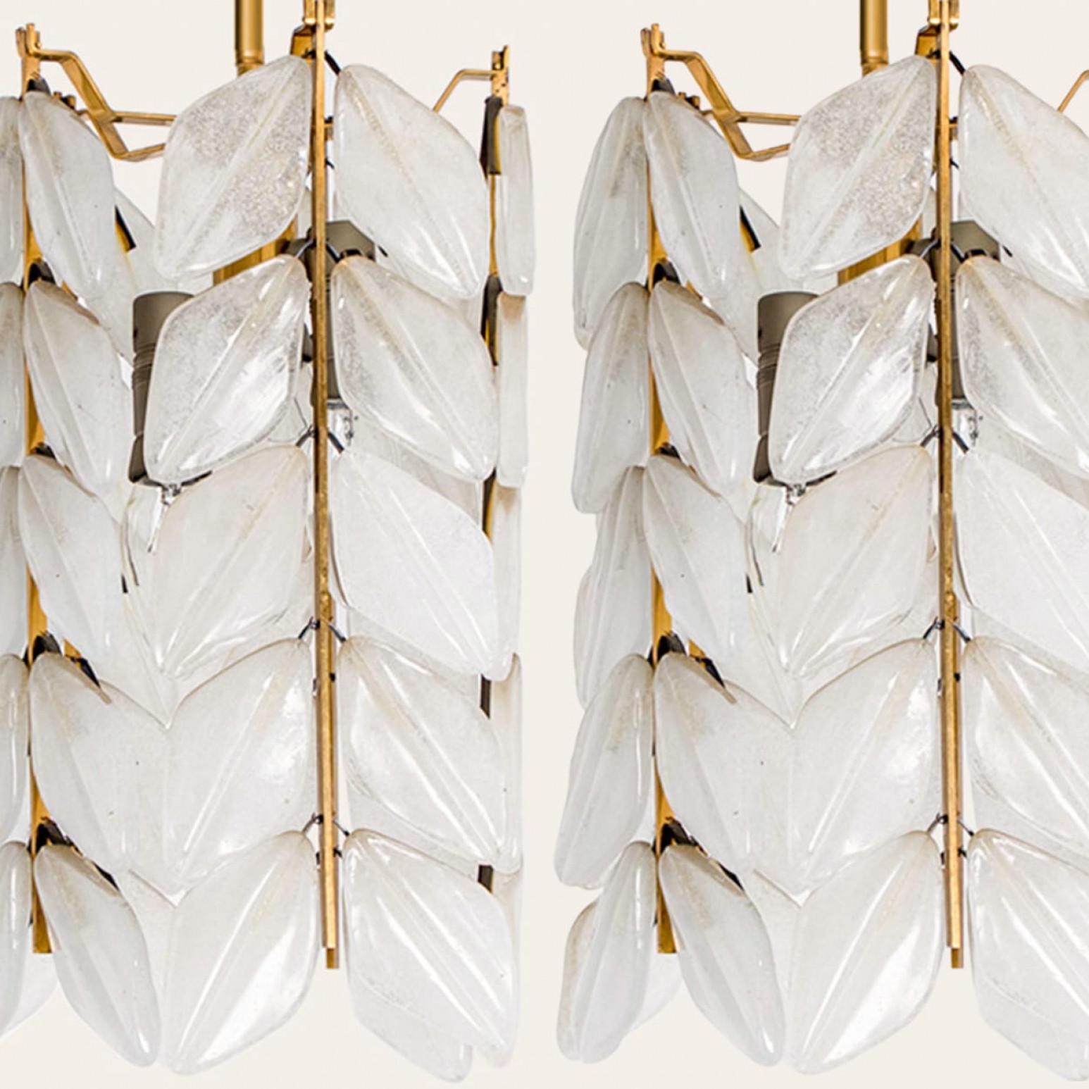 italien Rare pendentif rond 1 des 2 feuilles en verre dépoli Kalmar, 1960 en vente