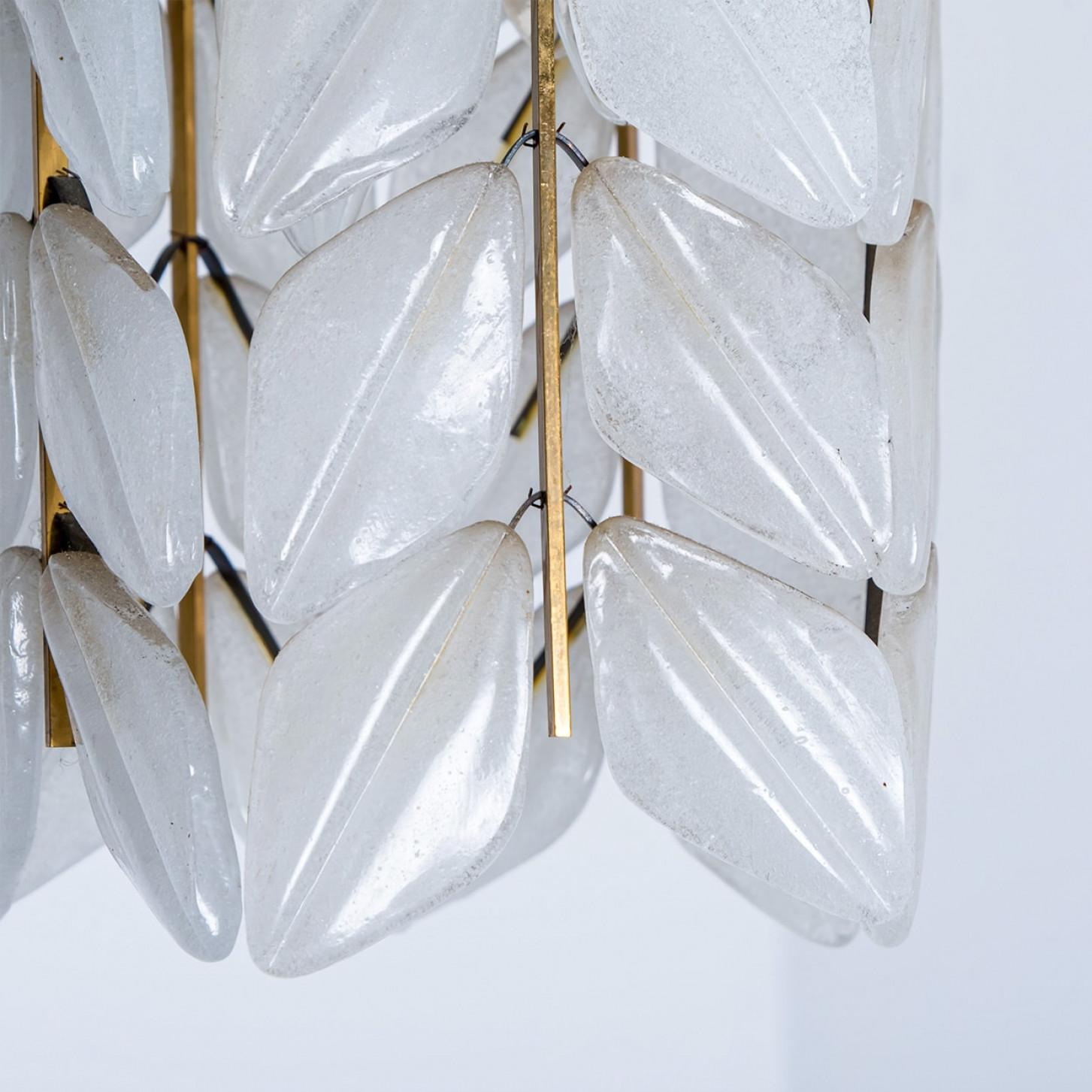 Autre Rare pendentif rond 1 des 2 feuilles en verre dépoli Kalmar, 1960 en vente