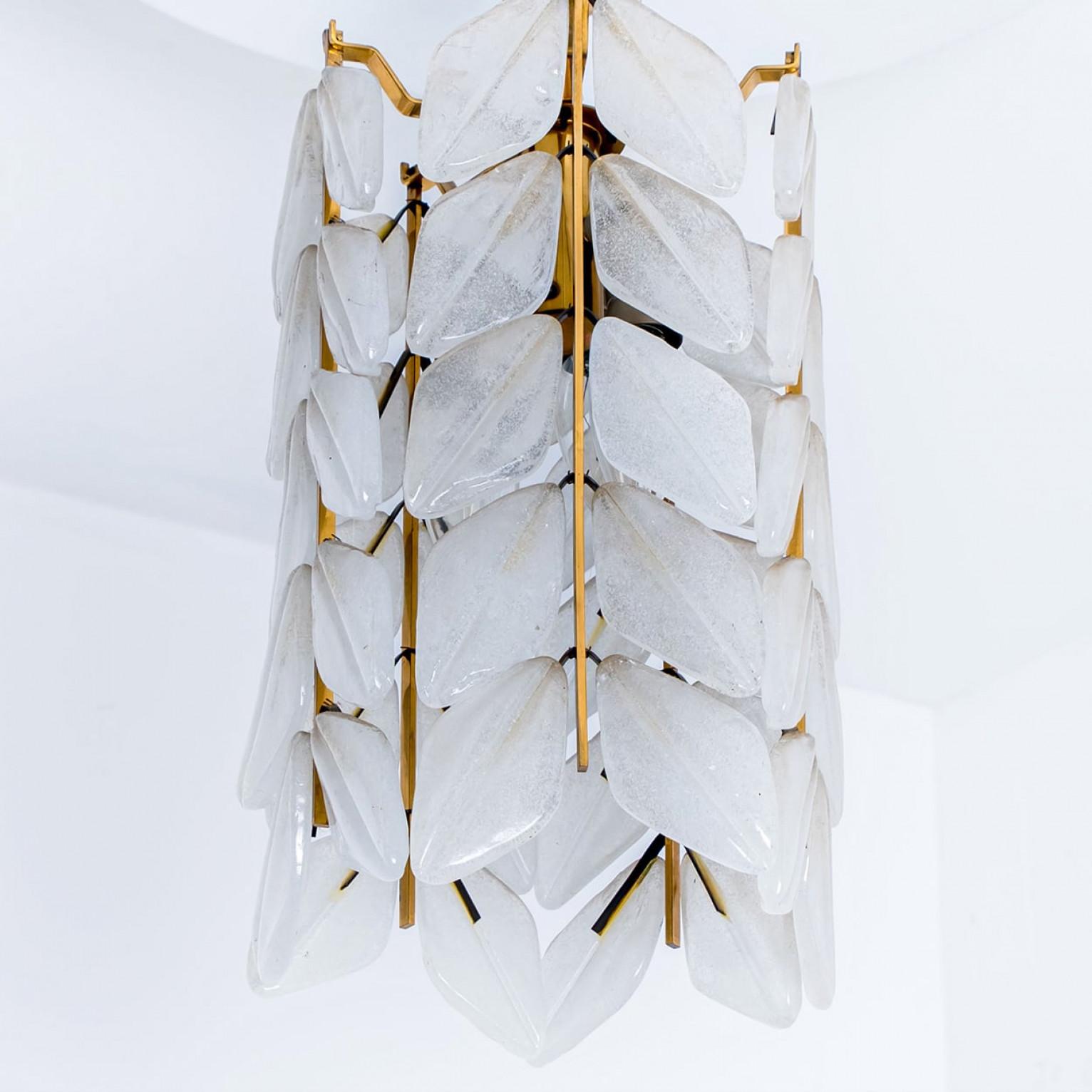 Vetro Raro pendente a forma di foglia in vetro smerigliato Kalmar, 1960 in vendita