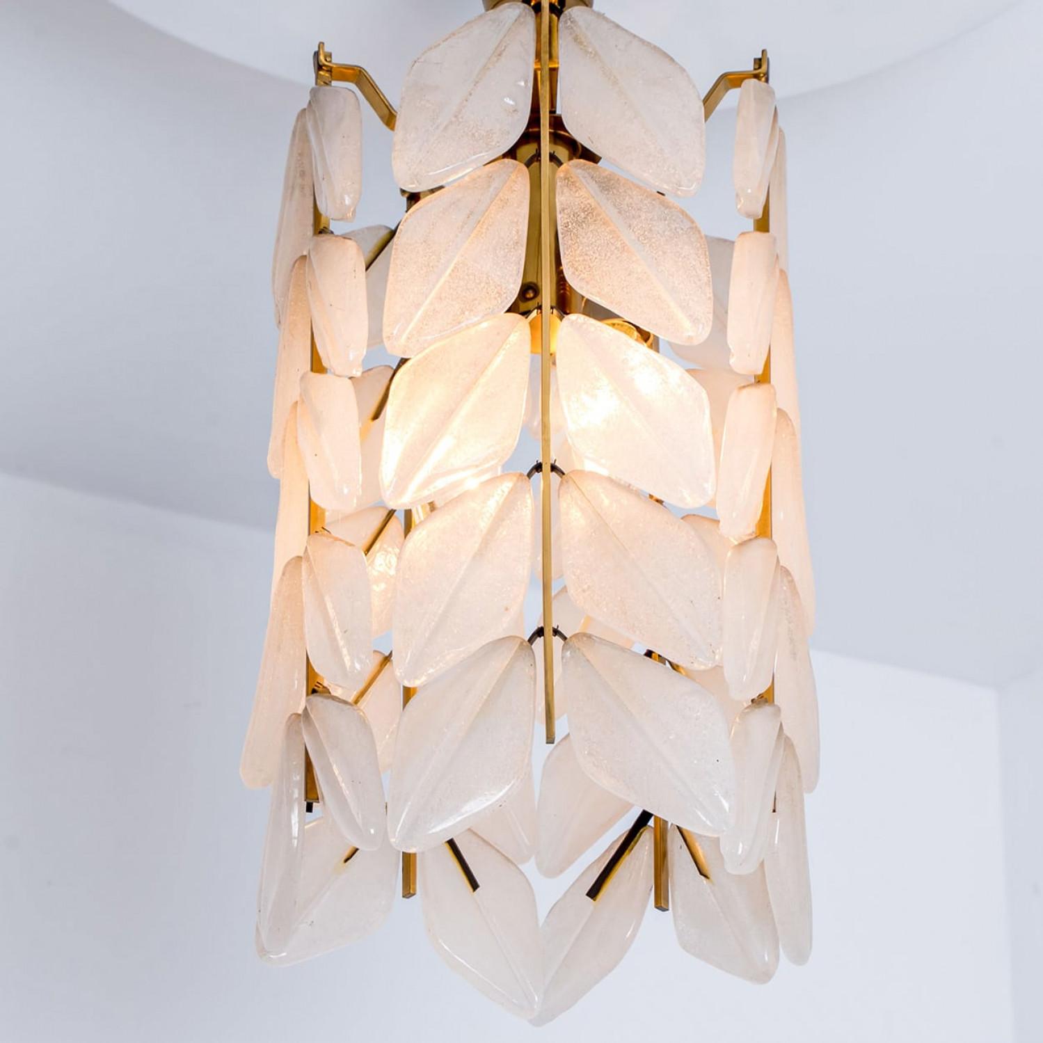 Raro pendente a forma di foglia in vetro smerigliato Kalmar, 1960 in vendita 1