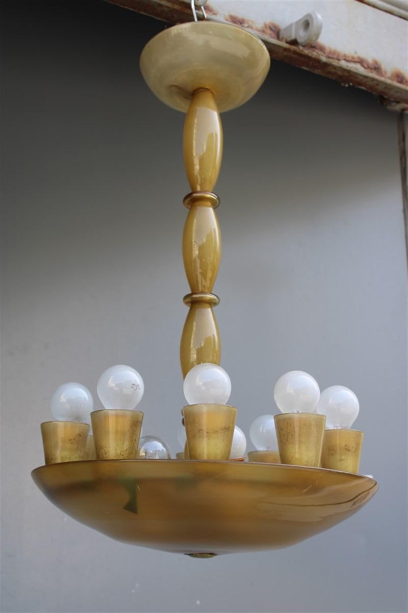 Rare round amber Murano Italian chandelier Fratelli Toso 1930 original state, 
The electrical system has been redone in time and would need to be replaced, all the glasses are in excellent condition. Lamapdario very rare and of extraordinary beauty.