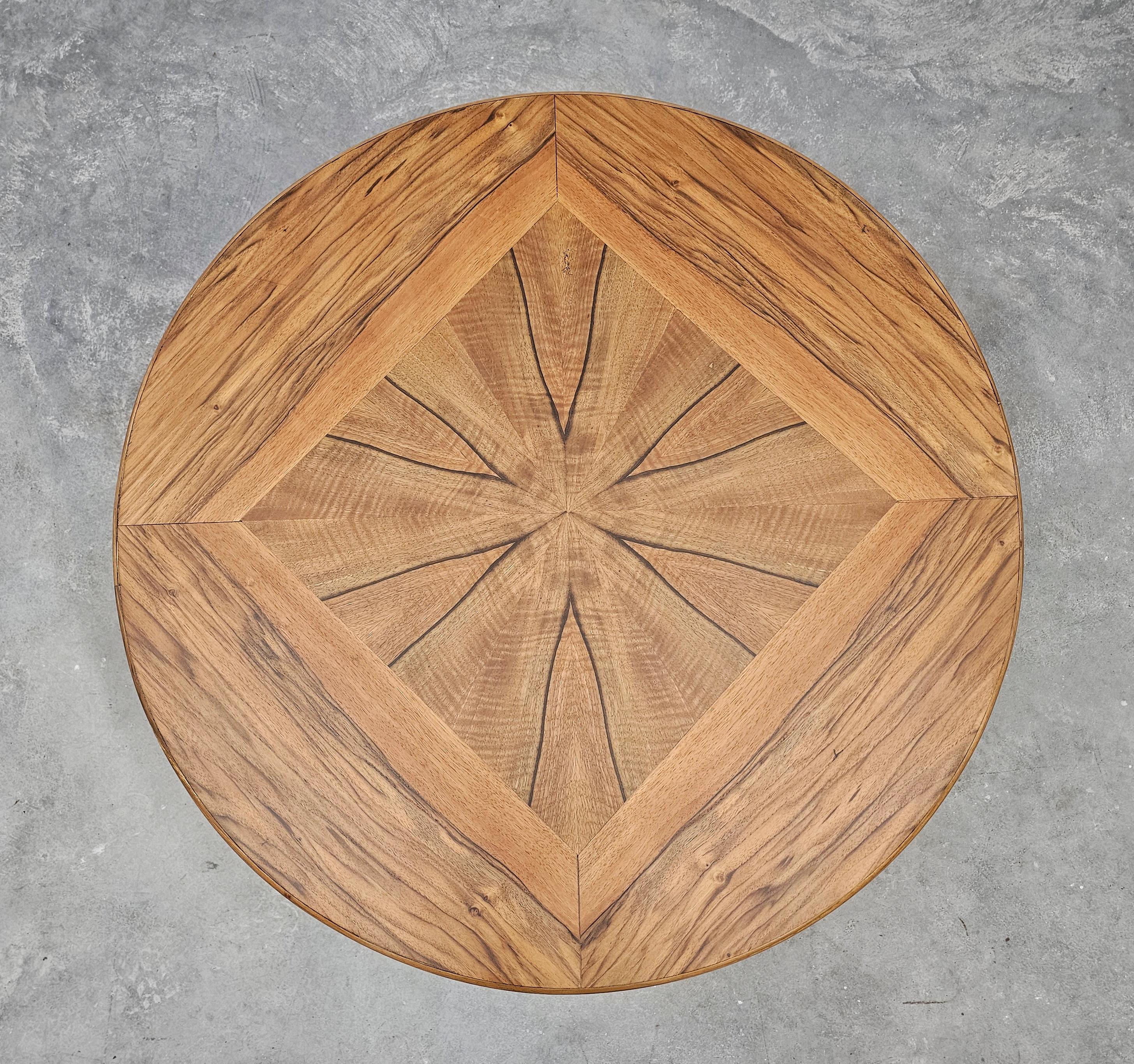 Rare Round  Table de cocktail ou d'appoint Art Déco en noyer, Autriche, années 1930 en vente 4